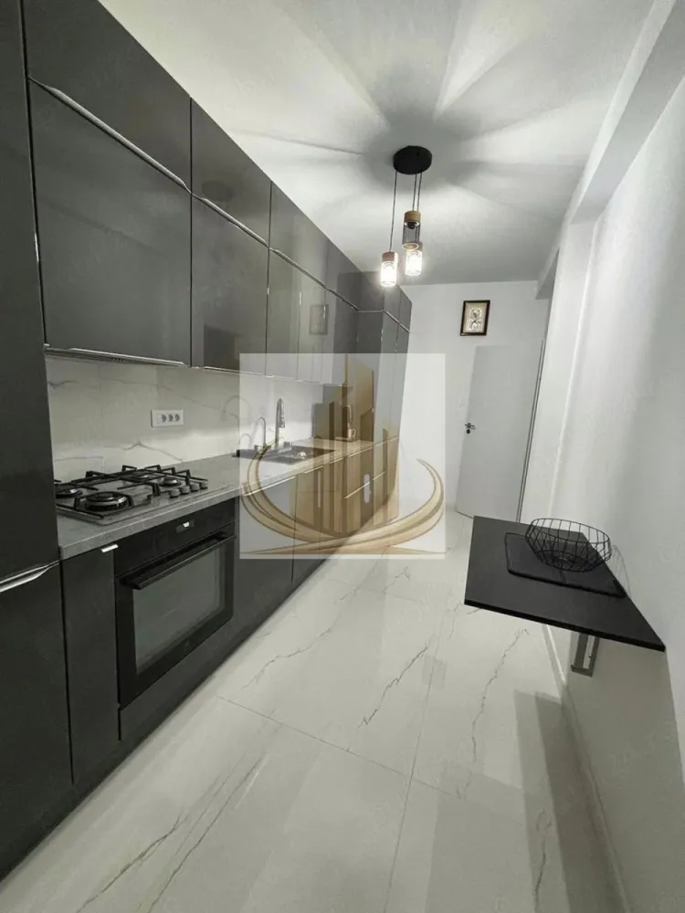 🏡Ap 3 camere Giroc, 74mp +parcare - Grand Mobilis Imobiliare vă propune spre vânzare un apartament modern cu 3 camere, situat în Giroc, ideal atât pentru locuință proprie, cât și pentru investiție.

📐 Suprafață utilă: 74 mp
🛏️ Compartimentare:

* 2 dormitoare spațioase
* living luminos
* bucătărie separată
* 2 băi
* spațiu de depozitare

🌿 Balcon generos de 9 mp, perfect pentru relaxare

🏢 Apartamentul se vinde parțial mobilat, oferindu-vă libertatea de a-l amenaja după propriul gust.
🚗 În preț este inclus un loc de parcare.

📍 Zonă liniștită, în plină dezvoltare, cu acces facil către oraș.

💰 Preț ușor negociabil

📞 Pentru mai multe detalii și programarea unei vizionări, nu ezitați să ne contactați!
ID intern CP3054602