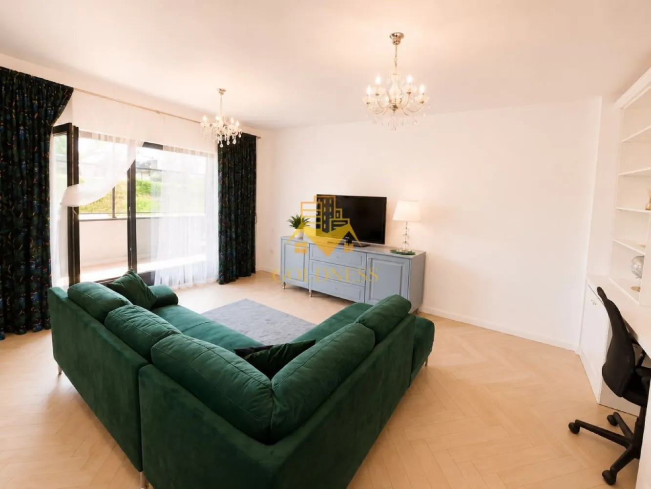3 Camere Openspace,Parcare, Pet Friendly, Donath park,Profi,Grigorescu - GOLDNESS Imobiliare vă propune spre închiriere un apartament cu 3 camere complet mobilat și utilat, la parterul unui imobil de 4 etaje, în Cartierul Grigorescu, Donath Park.
2 locuri de parcare incluse!
Se află în apropierea stațiilor de transport în comun, magazine, restaurante, spații verzi, farmacii, etc. 

Apartamentul este compartimentat astfel:
 - dormitor cu pat matrimonial, noptiere
 - dormitor cu pat matrimonial, noptiere, iesire pe balcon si baie
 - living cu bucatarie open space complet utilată și mobilată, loc de servit masa 
 - baie cu dus walk-in, calorifer port prosop și dulap pentru depozitare.
 - baie cu dus , calorifer port prosop și dulap pentru depozitare.
 - terasa de 20 mp.
 - balcon 8 mp

Imobilul este dotat cu toate cele necesare- centrală proprie, frigider, aragaz, hotă, mașină de spălat haine, etc. 

Dacă sunteți interesați de acest apartament și doriți să îl vizionați, dar și pentru alte oferte nu ezitați să ne contactați telefonic sau prin e-mail. Vă stăm la dispoziție!
Pentru intermediere se percepe un comision de 50% din prețul chiriei!