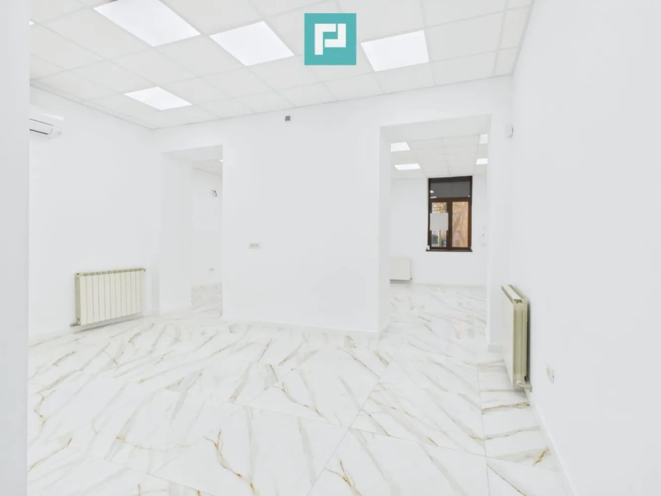 Proprietate de prestigiu în centrul Aradului - PROPRIETATE DE PRESTIGIU ULTRACENTRALĂ DE VÂNZARE ÎN ARAD— O OPORTUNITATE RARĂ PE PIAȚĂ

Descoperă un spațiu premium, ultra-finisat, situat într-una dintre cele mai exclusiviste zone ale orașului — locul ideal pentru afaceri care cer vizibilitate, eleganță și poziționare strategică.

Cu o suprafață construită de 153 mp și suprafață utilă de 101 mp, proprietatea oferă un cadru modern, versatil și impecabil realizat, pregătit să găzduiască:

Spațiu comercial de top

Magazine de lux & showroom-uri premium

Birouri reprezentative pentru companii

Investiție imobiliară cu randament excelent

Alte activități care impun standarde înalte

Aceasta nu este doar o proprietate — este o declarație de poziționare.
Spațiile ultracentrale de acest calibru apar rar pe piață și dispar rapid. Dacă îți dorești un loc care să îți amplifice brandul, să îți crească vizibilitatea și să îți ofere un avantaj real într-una dintre cele mai valoroase zone ale orașului, aceasta este oportunitatea pe care nu o poți rata.

Proprietățile cu adevărat excepționale nu așteaptă!
Programează o vizionare și descoperă pe loc diferența dintre un spațiu obișnuit și unul care inspiră succes!

Pentru mai multe detalii și stabilirea unei vizionări asistate, vă stăm la dispoziție!

Adina Baciș - consultant imobiliar Propertylab
Telefon: 0767103967
Email: adina.bacis@propertylab.ro

Jeanina Câmpan - consultant imobiliar Propertylab
Telefon: 0760672985
Email: jeanina.campan@propertylab.ro

Proprietate de prestigiu în centrul Aradului CP2809100