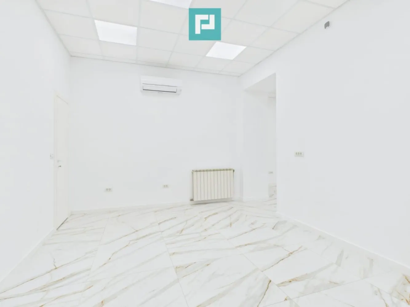 Proprietate de prestigiu în centrul Aradului - PROPRIETATE DE PRESTIGIU ULTRACENTRALĂ DE VÂNZARE ÎN ARAD— O OPORTUNITATE RARĂ PE PIAȚĂ

Descoperă un spațiu premium, ultra-finisat, situat într-una dintre cele mai exclusiviste zone ale orașului — locul ideal pentru afaceri care cer vizibilitate, eleganță și poziționare strategică.

Cu o suprafață construită de 153 mp și suprafață utilă de 101 mp, proprietatea oferă un cadru modern, versatil și impecabil realizat, pregătit să găzduiască:

Spațiu comercial de top

Magazine de lux & showroom-uri premium

Birouri reprezentative pentru companii

Investiție imobiliară cu randament excelent

Alte activități care impun standarde înalte

Aceasta nu este doar o proprietate — este o declarație de poziționare.
Spațiile ultracentrale de acest calibru apar rar pe piață și dispar rapid. Dacă îți dorești un loc care să îți amplifice brandul, să îți crească vizibilitatea și să îți ofere un avantaj real într-una dintre cele mai valoroase zone ale orașului, aceasta este oportunitatea pe care nu o poți rata.

Proprietățile cu adevărat excepționale nu așteaptă!
Programează o vizionare și descoperă pe loc diferența dintre un spațiu obișnuit și unul care inspiră succes!

Pentru mai multe detalii și stabilirea unei vizionări asistate, vă stăm la dispoziție!

Adina Baciș - consultant imobiliar Propertylab
Telefon: 0767103967
Email: adina.bacis@propertylab.ro

Jeanina Câmpan - consultant imobiliar Propertylab
Telefon: 0760672985
Email: jeanina.campan@propertylab.ro

Proprietate de prestigiu în centrul Aradului CP2809100