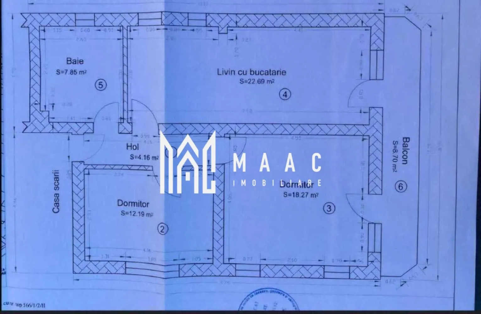 Apartament 3 Camere | Decomandat | Zona Turnisor - MAAC Imobiliare vă propune spre vânzare un apartament spațios, situat la parter înalt, cu balcon generos, amplasat într-o zonă rezidențială plăcută, între case, ferită de agitația orașului, ideal pentru cei care caută confort și liniște.

Proprietatea beneficiază de o suprafață generoasă și o compartimentare practică, oferind o ambianță răcoroasă și liniștită, potrivită pentru o familie sau un cuplu care își dorește un trai relaxat, într-un imobil cu regim redus de înălțime.

Caracteristici principale:
-parter înalt
-balcon mare, potrivit pentru relaxare sau spațiu suplimentar de depozitare
-bloc mic, cu doar 8 apartamente
-parcare privată inclusă
-centrală termică nouă, eficientă energetic
-stare bună, gata de locuit

Imobilul face parte dintr-o comunitate restrânsă și liniștită, iar poziționarea între case oferă un plus de intimitate și confort, menținând totodată accesul facil către facilitățile urbane.

Pentru mai multe informații sau pentru programarea unei vizionări vă rugăm să menționați la telefon numărul CP2790475.