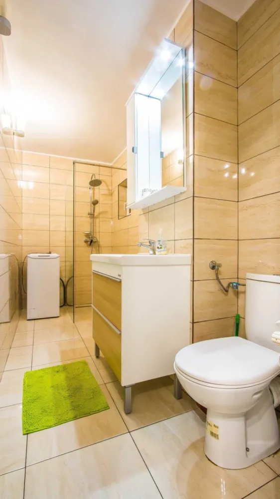BRASADAS închiriază Ap 2 cam Et 2/10 B-dul Unirii. - Agenția imobiliara BRASADAS închiriază apartament cu 2 camere Bulevardul Unirii, cu intrare stradala din bulevard, etaj 2/10.
Apartament este liber, disponibil, complet utilat, mobilat, 2 AC, 2 tv+internet , 
1l+1l garantie. 
Pentru mai multe oferte accesați www.brasadas.com.