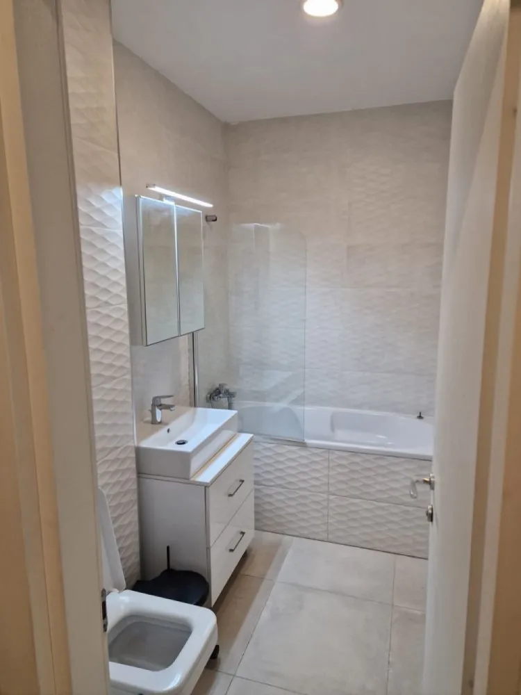 Inchiriere apartament 2 camere Novum Splaiul Independentei - Apartament 2 camere etaj 4/11 complet mobilat și utilat , cu centrala proprie , aer condiționat . 
Pentru detalii : 07******22