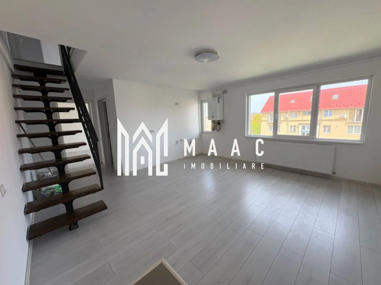 Apartament 4 Camere I 2 Bai I 76 mp I Zona Mihai Viteazul - MAAC Imobiliare vă propune spre vânzare un apartament spațios cu 4 camere și 2 băi, situat într-una dintre cele mai apreciate zone ale orașului, Mihai Viteazul colț cu Rahovei, într-o zonă liniștită, curată și cu acces facil către toate punctele de interes.

Locuința dispune de o suprafață utilă de 76 mp, fiind predată la cheie, ideală pentru o familie care își dorește confort și spațiu generos. Compartimentarea este practică și eficientă, oferind camere luminoase, bucătărie primitoare și două băi, perfecte pentru un plus de confort.

Apartamentul beneficiază de îmbunătățiri moderne, inclusiv mascarada BMW făcută, fiind pregătit pentru mutare imediată, fără investiții suplimentare.

Poziționarea excelentă oferă acces rapid către magazine, școli, mijloace de transport și zone comerciale, păstrând în același timp liniștea unei zone rezidențiale apreciate.

Pt mai multe detalii precizați că ați văzut anunțul cu ID CP3057858