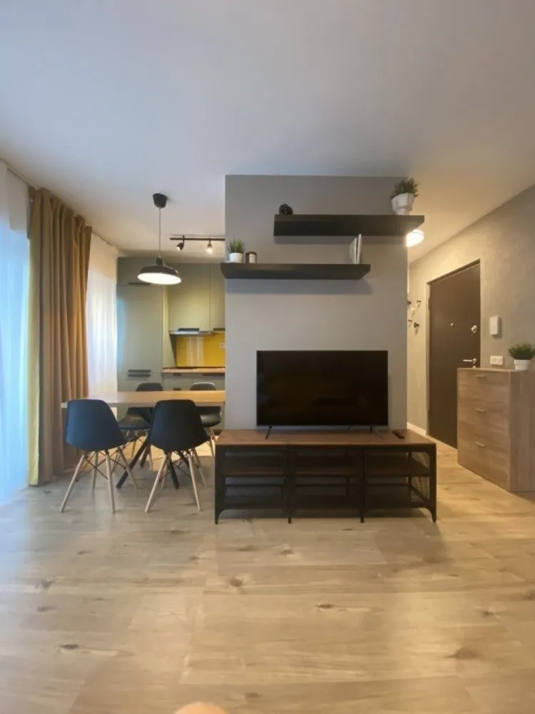 Lux | 2 camere, 2 bai | Terasa | Belvedere Residences - Inchiriez apartament 2 camere, 2 bai si terasa, cu design ultra modern situat in Belvedere Residences.
Caracteristici:
- suprafata 53 mp;
- disponibil imediat; 
- complet mobiliat si utilat cu electrocasnice premium;
- extrem de luminos, pozitionare excelenta (E)
- proximitate metrou (3 min de mers pe jos)
- proximitate centre comerciale, numeroase sali de sport (2-5 min), Kaufland (4 min), shop (2 min), mall (Promenada), parcuri (Tei, Herastrau);
- parchet, incalzire in pardoseala;
- geam termopan;
- terasa;
- canapea extensibila;
- electrocasnice complet incorporabile: masina de spalat vase, masina de spalat rufe cu uscator, 2 aparate de A/C, 1 televizor Samsung Smart, hota si plita incorporabila, frigider No Frost incorporabil, cuptor electric si incorporabil, cuptor cu microunde incorporabil, centrala termica, incalzire pardoseala.
Inchiriere pe termen lung, preferabil 24 luni. Nu se accepta animalele de companie. Se percepe 1 luna chirie + 2 luni garantie.