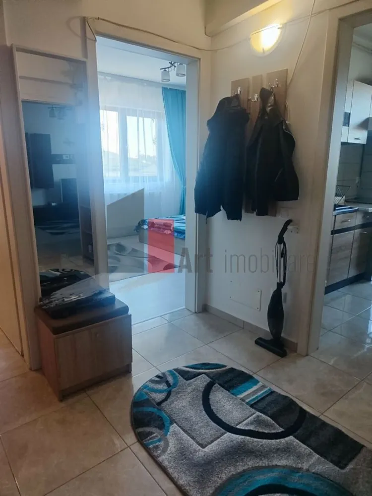 Apartament modern cu 2 camere Bloc 2020 | Parcare inclusă –Dobroesti - Vă propunem spre vânzare un apartament cu 2 camere, primitor și bine compartimentat, situat la etajul 2 al unui imobil construit în anul 2020. Proprietatea reprezintă o oportunitate excelentă atât pentru locuit, cât și pentru investiție, fiind deja închiriată.
 Detalii și Suprafețe 
Suprafață utilă: 51,48 mp
Suprafață construită: 60 mp
Compartimentare: Living, dormitor, bucătărie, baie și un balcon închis de 8 mp.
 Dotări și Confort
Stare: Se vinde complet mobilat și utilat (gata pentru mutare sau continuare închiriere).
Sistem de încălzire: Centrală proprie și calorifere (costuri optimizate de întreținere).
Utilități: Racordat complet la toate rețelele edilitare.
 Bonus: 1 loc de parcare inclus în prețul afișat.
 Preț și Condiții de Achiziție
Preț de vânzare: 95.000 EUR (Negociabil)

Modalitate de plată specifică: Se solicită un avans de 20.000 EUR (necesar pentru închiderea contractului cu dezvoltatorul), urmând ca diferența de sumă să fie achitată la semnarea actelor finale.
Oportunitate pentru Investitori
Apartamentul este în prezent închiriat. Pentru cei interesați de o investiție pe termen lung cu randament imediat, contractul de închiriere poate fi preluat cu ușurință, împreună cu actualul chiriaș.