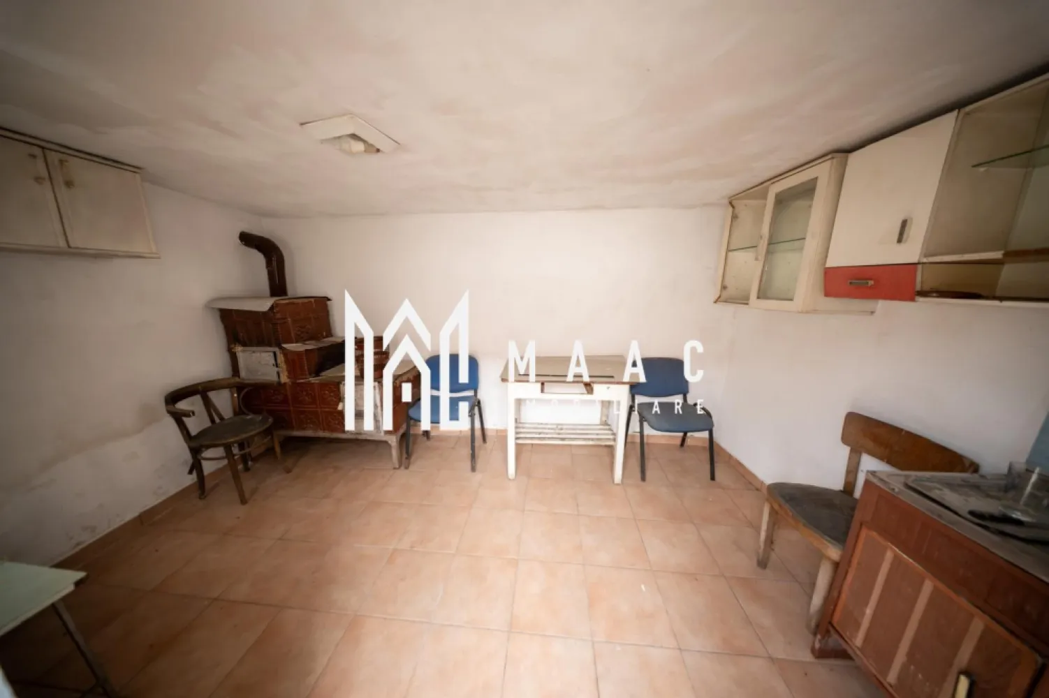 Casă individuală| 75mp | 600mp Curte|Vestem - MAAC Imobiliare vă propune spre vânzare o casă individuală, ideală pentru cei care își doresc liniște, spațiu și confort!
 
 Proprietatea dispune de:
 Casă individuală cu o suprafață utilă de 75 mp;
 Teren de 600 mp, perfect pentru relaxare sau amenajări după propriul gust;
 Deschidere la stradă de 20 m, cu acces auto;
 Grădină generoasă, ideală pentru petrecerea timpului liber;
 Anexe utile pentru depozitare sau diverse activități gospodărești.

Această proprietate reprezintă o alegere excelentă atât pentru locuire permanentă, cât și pentru cei care își doresc o casă cu teren generos și multiple posibilități de amenajare.

Pentru mai multe detalii sau pentru a programa o vizionare, vă rugăm să ne contactați, specificând ID: CP3229356
