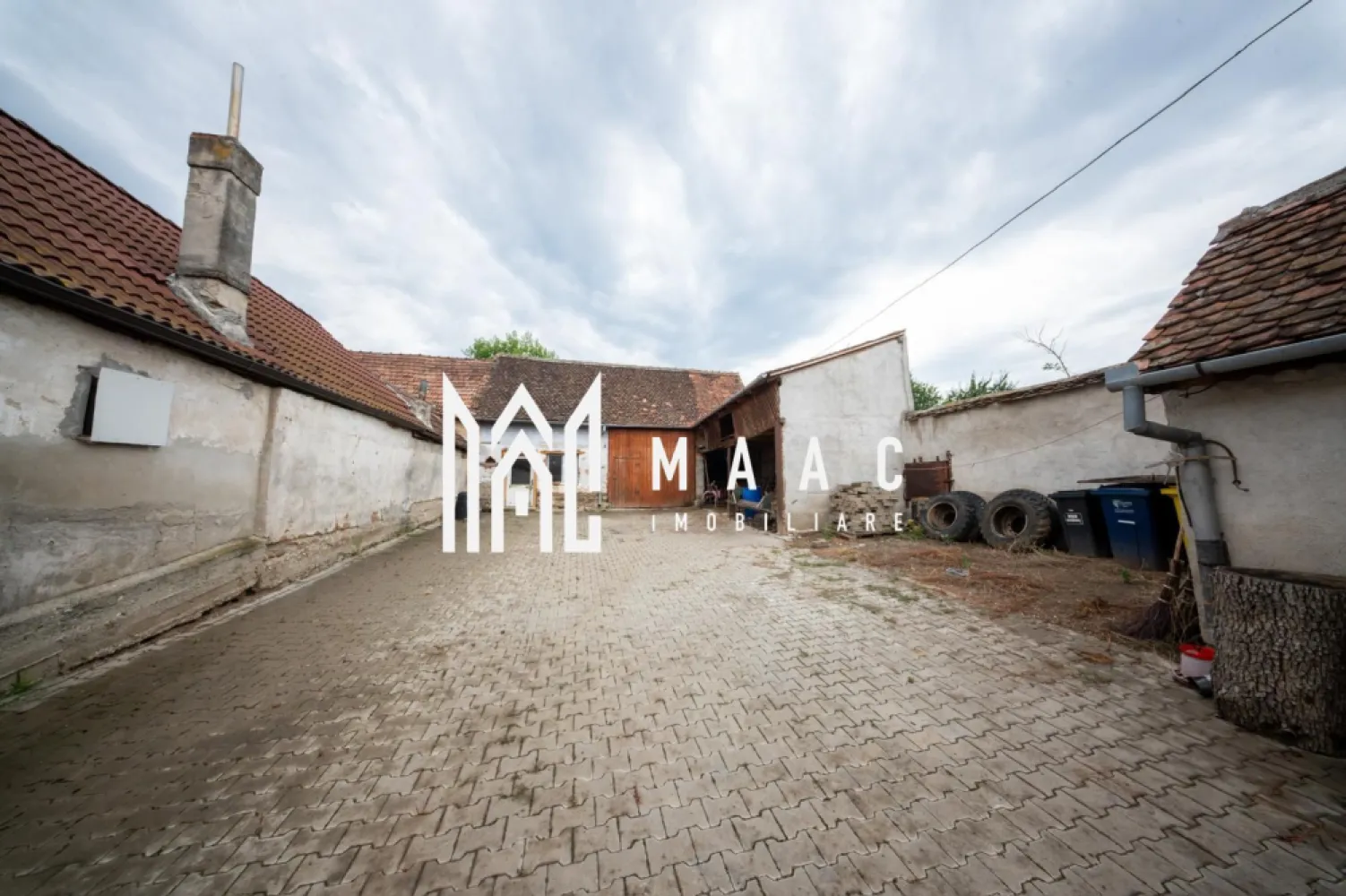 Casă individuală| 75mp | 600mp Curte|Vestem - MAAC Imobiliare vă propune spre vânzare o casă individuală, ideală pentru cei care își doresc liniște, spațiu și confort!
 
 Proprietatea dispune de:
 Casă individuală cu o suprafață utilă de 75 mp;
 Teren de 600 mp, perfect pentru relaxare sau amenajări după propriul gust;
 Deschidere la stradă de 20 m, cu acces auto;
 Grădină generoasă, ideală pentru petrecerea timpului liber;
 Anexe utile pentru depozitare sau diverse activități gospodărești.

Această proprietate reprezintă o alegere excelentă atât pentru locuire permanentă, cât și pentru cei care își doresc o casă cu teren generos și multiple posibilități de amenajare.

Pentru mai multe detalii sau pentru a programa o vizionare, vă rugăm să ne contactați, specificând ID: CP3229356