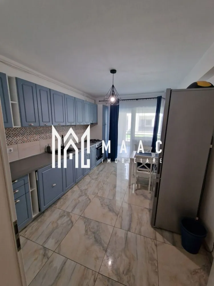 Apartament 3 camere | 90 MPU | Terasa 13MP | Selimbar - MAAC Imobiliare vă propune spre închiriere un apartament modern, decomandat, situat într-o zonă liniștită și accesibilă din Șelimbăr. Ideal pentru o familie sau pentru cei care își doresc un spațiu generos și bine compartimentat.

Proprietatea îmbină perfect confortul cu funcționalitatea, oferind un ambient plăcut pentru locuire pe termen lung.

Compartimentare:
 living primitor și luminos
 2 dormitoare 
 bucătărie separată, complet utilată
 2 băi 
 hol

Dotări și avantaje
bucătărie separată – ideală pentru gătit frecvent
compartimentare inteligentă pentru intimitate și confort
spații generoase și bine aerisite
2 balcoane perfecte pentru relaxare
 situat într-un imobil nou/modern
 zonă liniștită, ferită de agitația traficului

Localizare:
 în apropiere de centre comerciale (Shopping City Sibiu) magazine, farmacii, școli, grădinițe.
 acces rapid către oraș.

Condiții de închiriere:
 garanție: echivalentul unei chirii lunare
 disponibilitate: imediată; se caută chiriași serioși pentru contract pe termen lung 
 nu se acceptă animale de companie
 fumatul este permis doar pe balcon

Pentru mai multe detalii sau pentru programarea unei vizionări, vă rugăm să ne contactați. ID: CP3055632