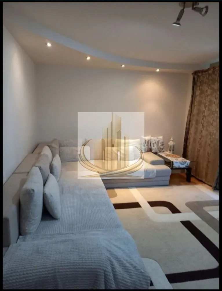 Apartament de vânzare – 3 camere, Aradului Piața Verde - Apartament de vânzare – 3 camere, Piața Verde (str. Dej)

Grand Mobilis Imobiliare vă propune spre vânzare un apartament spațios cu 3 camere, situat într-o zonă foarte bună, în apropiere de Piața Verde, pe strada Dej.

Locuința are o suprafață de 69 mp, este de confort 1, decomandat, cu o compartimentare excelentă și eficientă, ideală pentru o familie.

Apartamentul este situat la etajul 2 al imobilului, într-un bloc cu doar 2 apartamente pe nivel, oferind liniște și intimitate.

Dispune de:

3 camere luminoase
3 balcoane
bucătărie închisă
2 băi

Se vinde complet mobilat, exact cum se prezintă în fotografii, fiind pregătit pentru mutare imediată sau investiție.

Zona este foarte bine poziționată, cu acces facil la magazine, transport public, școli și alte puncte de interes.

Pentru mai multe detalii sau programarea unei vizionări, vă stăm la dispoziție.
ID intern CP3055962