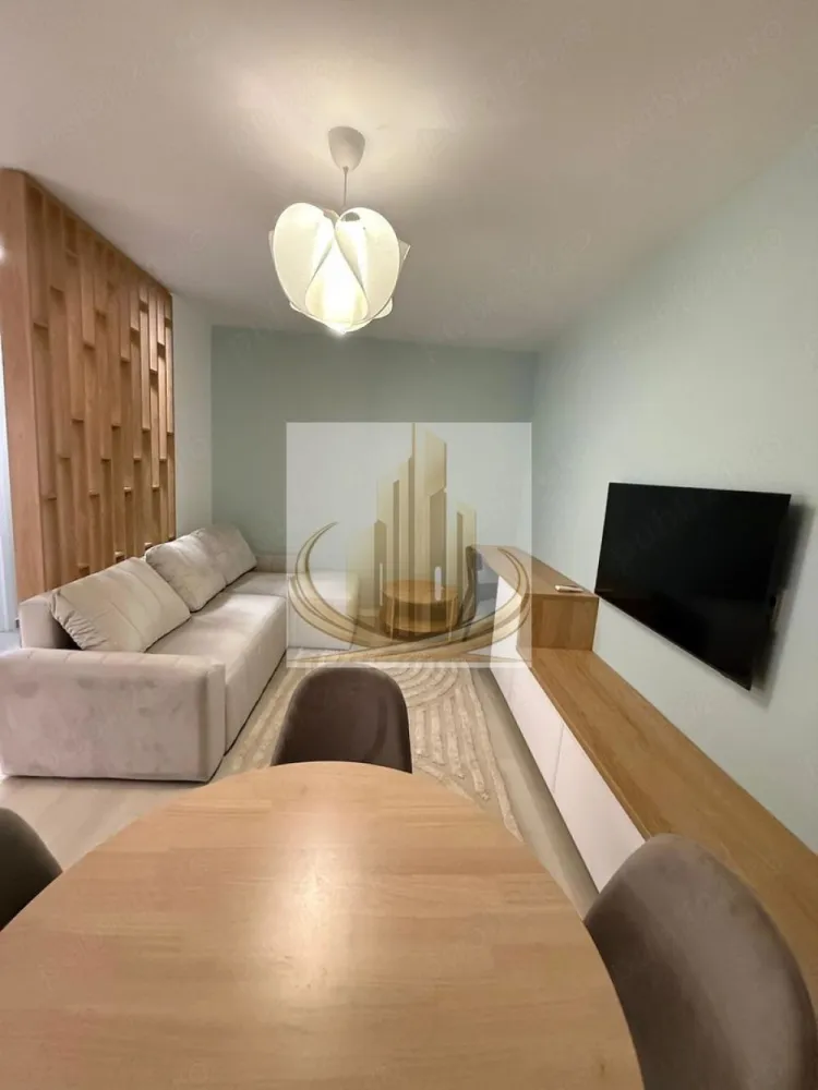 Inchiriere Apartament cu 2 cam. Adora Forest - Grand Mobilis Imobiliare 
Va propune spre inchiriere un apartament cu 2 camere, situat la parter, in zona Lipovei Dumbravita (vis a vis de Padurea Verde), complex Adora Forest, cu suprafata de 47 mp utili + terasa de 10 mp, beneficiind de urmatoarea compartimentare interioara:
- hol de acces
- living cu acces la terasa
- bucatarie deschisa
- dormitor cu acces la terasa
- baie
- terasa tip loggie
Dotari apartament: centrala proprie, geamuri termopan, aer conditionat, televizor, mașina de spălat rufe, masina de uscat haine, bucătărie utilată: frigider, cuptor, masina de spalat vase, cuptor cu microunde, plita inductie.

Vecinatati: Padurea Verde, statie autobuz 46, 500 m de complexul Bega unde se gasesc: magazine alimentare: Lidl, Mega Image, Gym One 6, Pepco, DM, 1km de magazinul alimentar Kaufland, 3km de Iulius Mall

Chiria solicitata este de 460 euro luna, garanția solicitată fiind în cuantumul a 1 chirie lunara. Aditional apartamentului, se pune la dispozitie un loc de parcare cu dispozitiv de blocare actionat prin telecomanda.

Nu se accepta animale de companie sau familii cu copii mici. 
Va asteptam la o vizionare!
