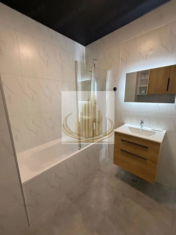 Inchiriere Apartament cu 2 cam. Adora Forest - Grand Mobilis Imobiliare 
Va propune spre inchiriere un apartament cu 2 camere, situat la parter, in zona Lipovei Dumbravita (vis a vis de Padurea Verde), complex Adora Forest, cu suprafata de 47 mp utili + terasa de 10 mp, beneficiind de urmatoarea compartimentare interioara:
- hol de acces
- living cu acces la terasa
- bucatarie deschisa
- dormitor cu acces la terasa
- baie
- terasa tip loggie
Dotari apartament: centrala proprie, geamuri termopan, aer conditionat, televizor, mașina de spălat rufe, masina de uscat haine, bucătărie utilată: frigider, cuptor, masina de spalat vase, cuptor cu microunde, plita inductie.

Vecinatati: Padurea Verde, statie autobuz 46, 500 m de complexul Bega unde se gasesc: magazine alimentare: Lidl, Mega Image, Gym One 6, Pepco, DM, 1km de magazinul alimentar Kaufland, 3km de Iulius Mall

Chiria solicitata este de 460 euro luna, garanția solicitată fiind în cuantumul a 1 chirie lunara. Aditional apartamentului, se pune la dispozitie un loc de parcare cu dispozitiv de blocare actionat prin telecomanda.

Nu se accepta animale de companie sau familii cu copii mici. 
Va asteptam la o vizionare!