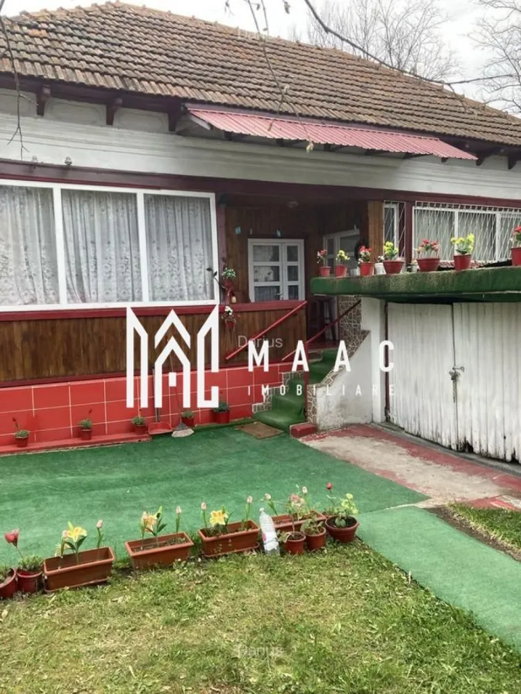 Casa | 58 mpu | Horezu - MAAC Imobiliare vă propune spre vânzare o casă primitoare, situată la doar 2,5 km de orașul Horezu, într-o zonă liniștită, ideală pentru locuit permanent sau pentru utilizare ca locuință de vacanță, beneficiind de acces facil și un cadru natural plăcut. Proprietatea se evidențiază prin funcționalitate, dotări moderne și posibilitatea de mutare imediată, fără investiții suplimentare.

Imobilul are o suprafață de 58 mp și este construit din cărămidă în anul 1958, fiind complet utilat și pregătit pentru noii proprietari. Compartimentarea este practică și eficientă, oferind confortul necesar unui stil de viață relaxat.

Casa este compusă din:
-3 camere
-baie dotată cu cadă, WC și boiler

Dotările și îmbunătățirile aduc un plus de confort și eficiență:
-parchet nou
-încălzire centrală nouă pe peleți
-aer condiționat nou

Proprietatea este racordată la apă curentă, iar canalizarea se află la poartă, facilitând conectarea rapidă.

Terenul aferent are o suprafață de 400 mp, cu o deschidere de 16 metri, oferind spațiu suficient pentru relaxare, grădinărit sau alte amenajări exterioare.

În plus, proprietatea dispune de:
-garaj

Poziționarea la mică distanță de orașul Horezu oferă acces rapid către facilități, păstrând în același timp liniștea specifică zonelor rezidențiale din apropierea naturii.

Pentru mai multe detalii și programarea unei vizionări, vă rugăm să contactați MAAC Imobiliare și să menționați la telefon numărul CP3061244.