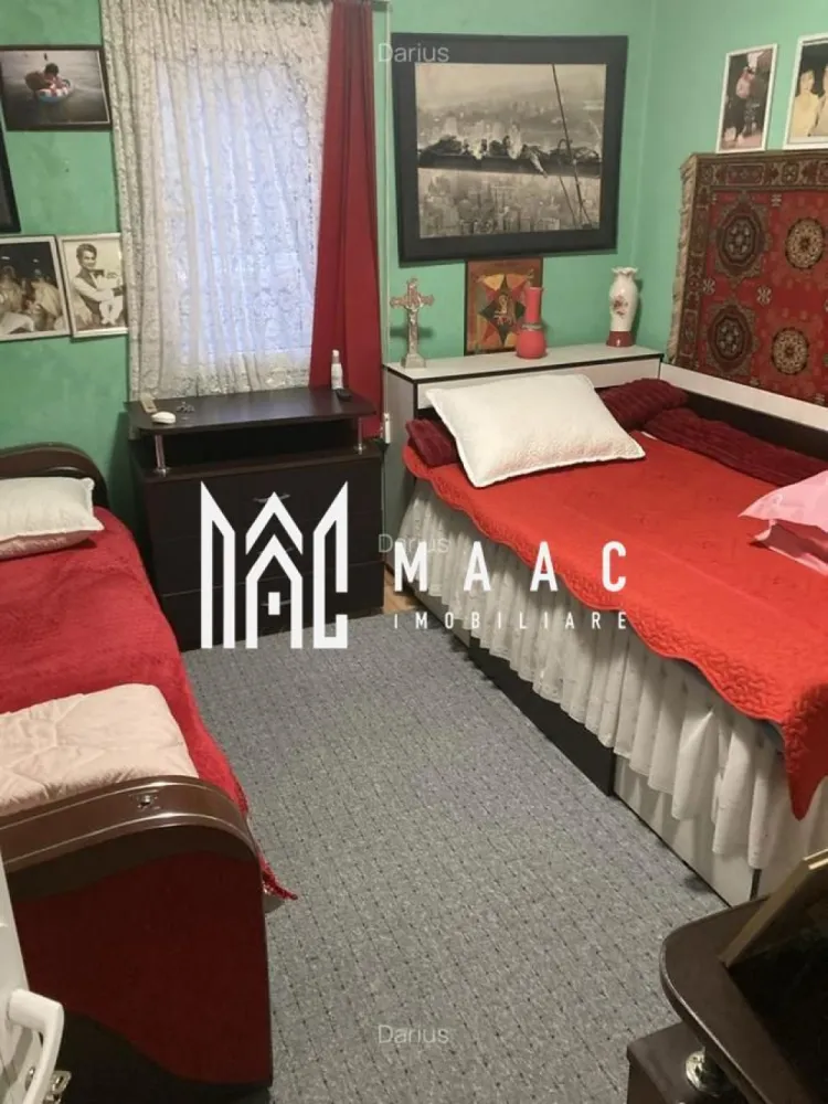 Casa | 58 mpu | Horezu - MAAC Imobiliare vă propune spre vânzare o casă primitoare, situată la doar 2,5 km de orașul Horezu, într-o zonă liniștită, ideală pentru locuit permanent sau pentru utilizare ca locuință de vacanță, beneficiind de acces facil și un cadru natural plăcut. Proprietatea se evidențiază prin funcționalitate, dotări moderne și posibilitatea de mutare imediată, fără investiții suplimentare.

Imobilul are o suprafață de 58 mp și este construit din cărămidă în anul 1958, fiind complet utilat și pregătit pentru noii proprietari. Compartimentarea este practică și eficientă, oferind confortul necesar unui stil de viață relaxat.

Casa este compusă din:
-3 camere
-baie dotată cu cadă, WC și boiler

Dotările și îmbunătățirile aduc un plus de confort și eficiență:
-parchet nou
-încălzire centrală nouă pe peleți
-aer condiționat nou

Proprietatea este racordată la apă curentă, iar canalizarea se află la poartă, facilitând conectarea rapidă.

Terenul aferent are o suprafață de 400 mp, cu o deschidere de 16 metri, oferind spațiu suficient pentru relaxare, grădinărit sau alte amenajări exterioare.

În plus, proprietatea dispune de:
-garaj

Poziționarea la mică distanță de orașul Horezu oferă acces rapid către facilități, păstrând în același timp liniștea specifică zonelor rezidențiale din apropierea naturii.

Pentru mai multe detalii și programarea unei vizionări, vă rugăm să contactați MAAC Imobiliare și să menționați la telefon numărul CP3061244.
