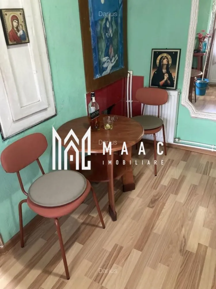 Casa | 58 mpu | Horezu - MAAC Imobiliare vă propune spre vânzare o casă primitoare, situată la doar 2,5 km de orașul Horezu, într-o zonă liniștită, ideală pentru locuit permanent sau pentru utilizare ca locuință de vacanță, beneficiind de acces facil și un cadru natural plăcut. Proprietatea se evidențiază prin funcționalitate, dotări moderne și posibilitatea de mutare imediată, fără investiții suplimentare.

Imobilul are o suprafață de 58 mp și este construit din cărămidă în anul 1958, fiind complet utilat și pregătit pentru noii proprietari. Compartimentarea este practică și eficientă, oferind confortul necesar unui stil de viață relaxat.

Casa este compusă din:
-3 camere
-baie dotată cu cadă, WC și boiler

Dotările și îmbunătățirile aduc un plus de confort și eficiență:
-parchet nou
-încălzire centrală nouă pe peleți
-aer condiționat nou

Proprietatea este racordată la apă curentă, iar canalizarea se află la poartă, facilitând conectarea rapidă.

Terenul aferent are o suprafață de 400 mp, cu o deschidere de 16 metri, oferind spațiu suficient pentru relaxare, grădinărit sau alte amenajări exterioare.

În plus, proprietatea dispune de:
-garaj

Poziționarea la mică distanță de orașul Horezu oferă acces rapid către facilități, păstrând în același timp liniștea specifică zonelor rezidențiale din apropierea naturii.

Pentru mai multe detalii și programarea unei vizionări, vă rugăm să contactați MAAC Imobiliare și să menționați la telefon numărul CP3061244.
