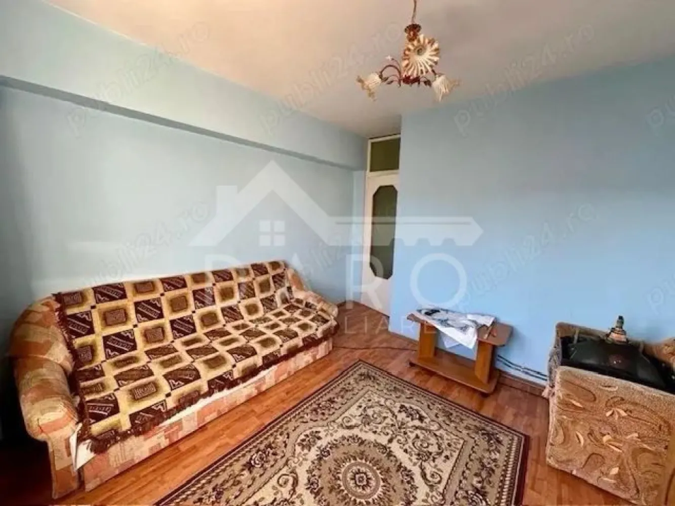 Vand apartament 3 camere, etaj 3, in cartierul Unirii. - Ofer spre vânzare un apartament spațios, situat în cartierul Unirii, într-o zonă foarte bună, vizavi de parc și biserică, chiar deasupra magazinului Darina.
Apartamentul este compartimentat astfel: 3 camere, bucătărie, 2 băi, cămară, debara, hol și balcon foarte mare, cu acces atât din cameră, cât și din bucătărie.
✅ Balcon generos
✅ 2 băi
✅ Spații de depozitare: cămară și debara
✅ Uscătorie pe fiecare etaj
✅ Zonă excelentă, aproape de magazine, parc, biserică și transport
✅ Bloc cu structură solidă, construit antiseismic
Blocul are o construcție aparte, fiind realizat inițial pentru inginerii care au construit uzina Foto, având o structură unică în cartierul Unirii.
