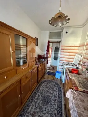 Vand apartament 3 camere, etaj 3, in cartierul Unirii.