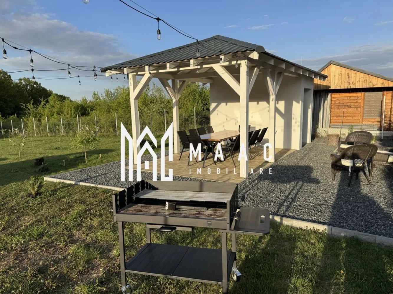 Teren | 700 mp | Intravilan | Sura Mica - MAAC Imobiliare vă propune spre vânzare un teren intravilan construibil, situat în Șura Mică, într-o zonă liniștită, la marginea pădurii. Ideal pentru construirea unei locuințe sau pentru cei care își doresc un spațiu de relaxare în mijlocul naturii, la doar 20 de minute de Sibiu.

Proprietatea oferă un cadru natural plăcut, îmbinând liniștea zonei cu accesibilitatea către oraș.

Detalii generale:
teren intravilan construibil
suprafață de 700 mp
poziționat într-o zonă retrasă, lângă pădure
acces facil către localitate și oraș

Construcții existente:
terasă de aproximativ 30 mp
baie la stadiu de gri
spațiu pentru depozitarea lemnelor

Dotări și avantaje:
livadă de meri pe teren
cadru natural ideal pentru relaxare
zonă liniștită, ferită de agitație
potrivit pentru construcția unei case de locuit sau de vacanță
posibilitate de racordare la apă și canal în viitorul apropiat (există bazin de apă în zonă)

Localizare:
la aproximativ 5 minute de centrul localității Șura Mică
la 20 de minute de Sibiu
zonă ușor accesibilă, cu potențial de dezvoltare

preț: 56.900 €
disponibilitate imediată

Pentru mai multe detalii sau pentru programarea unei vizionări, vă rugăm să ne contactați.ID: CP3056988