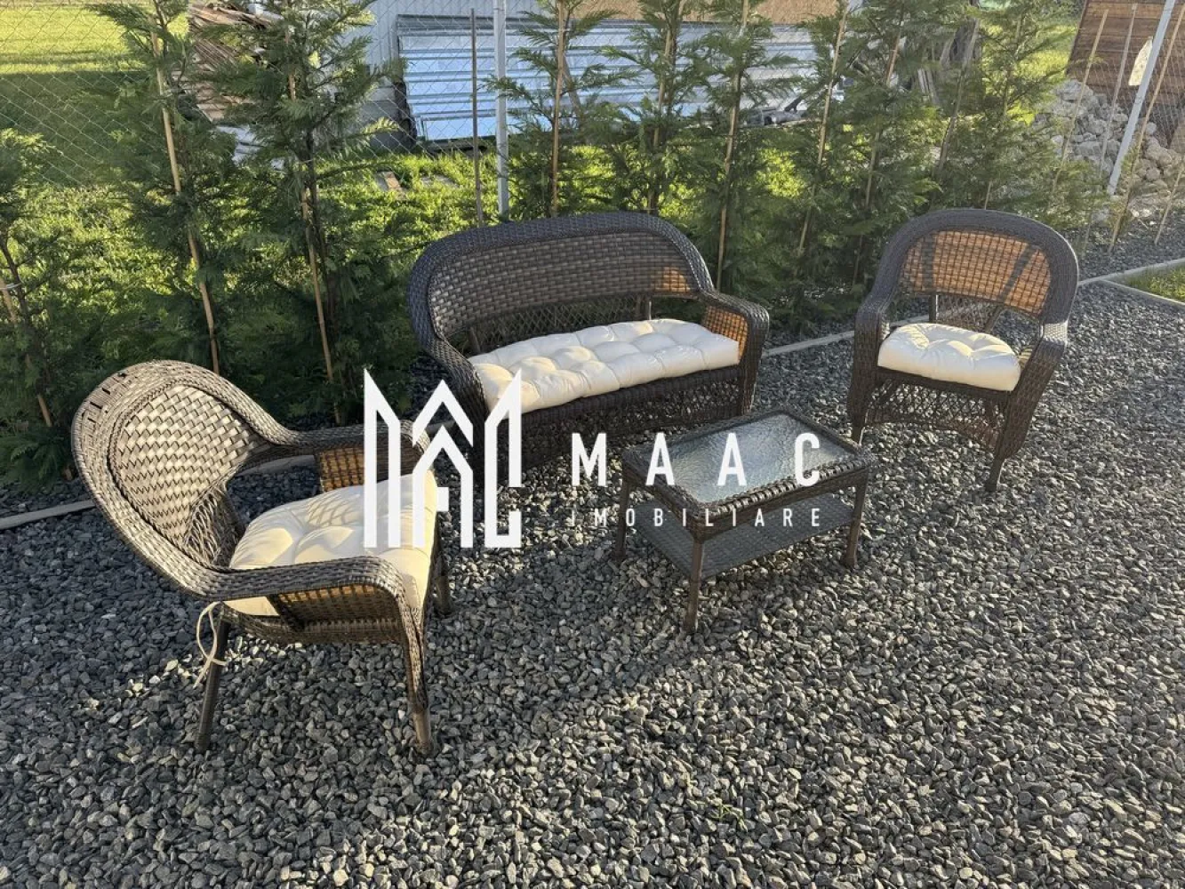 Teren | 700 mp | Intravilan | Sura Mica - MAAC Imobiliare vă propune spre vânzare un teren intravilan construibil, situat în Șura Mică, într-o zonă liniștită, la marginea pădurii. Ideal pentru construirea unei locuințe sau pentru cei care își doresc un spațiu de relaxare în mijlocul naturii, la doar 20 de minute de Sibiu.

Proprietatea oferă un cadru natural plăcut, îmbinând liniștea zonei cu accesibilitatea către oraș.

Detalii generale:
teren intravilan construibil
suprafață de 700 mp
poziționat într-o zonă retrasă, lângă pădure
acces facil către localitate și oraș

Construcții existente:
terasă de aproximativ 30 mp
baie la stadiu de gri
spațiu pentru depozitarea lemnelor

Dotări și avantaje:
livadă de meri pe teren
cadru natural ideal pentru relaxare
zonă liniștită, ferită de agitație
potrivit pentru construcția unei case de locuit sau de vacanță
posibilitate de racordare la apă și canal în viitorul apropiat (există bazin de apă în zonă)

Localizare:
la aproximativ 5 minute de centrul localității Șura Mică
la 20 de minute de Sibiu
zonă ușor accesibilă, cu potențial de dezvoltare

preț: 56.900 €
disponibilitate imediată

Pentru mai multe detalii sau pentru programarea unei vizionări, vă rugăm să ne contactați.ID: CP3056988