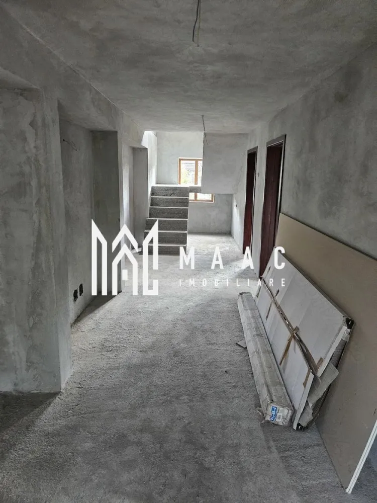 Casa individuala | 4 Camere | Teren 3.850 MP | Baile Govora - MAAC Imobiliare vă propune spre vânzare o casă cu teren generos, situată în Băile Govora, pe strada Tudor Vladimirescu, o zonă potrivită pentru locuire permanentă, casă de vacanță sau investiție imobiliară.

Proprietatea include o casă cu suprafața de aproximativ 150 mp, compartimentată funcțional și adaptată nevoilor unei familii care își dorește spațiu interior bine organizat. Locuința are în componență:
-4 dormitoare
-2 băi
-living
-bucătărie
-cameră tehnică

Casa este dotată cu ferestre și uși termopan Veka, iar utilitățile disponibile oferă confortul necesar pentru utilizare imediată. Proprietatea beneficiază de racordare la gaze, curent și apă.

Terenul aferent are o suprafață de aproximativ 3850 mp, oferind multiple posibilități de amenajare, grădinărit sau exploatare în scop rezidențial. În spatele casei se află o livadă de pomi fructiferi și o fântână, elemente care adaugă valoare proprietății și creează un cadru natural plăcut.

Pentru a programa o vizionare, vă rugăm să menționați la telefon numărul CP3060689.