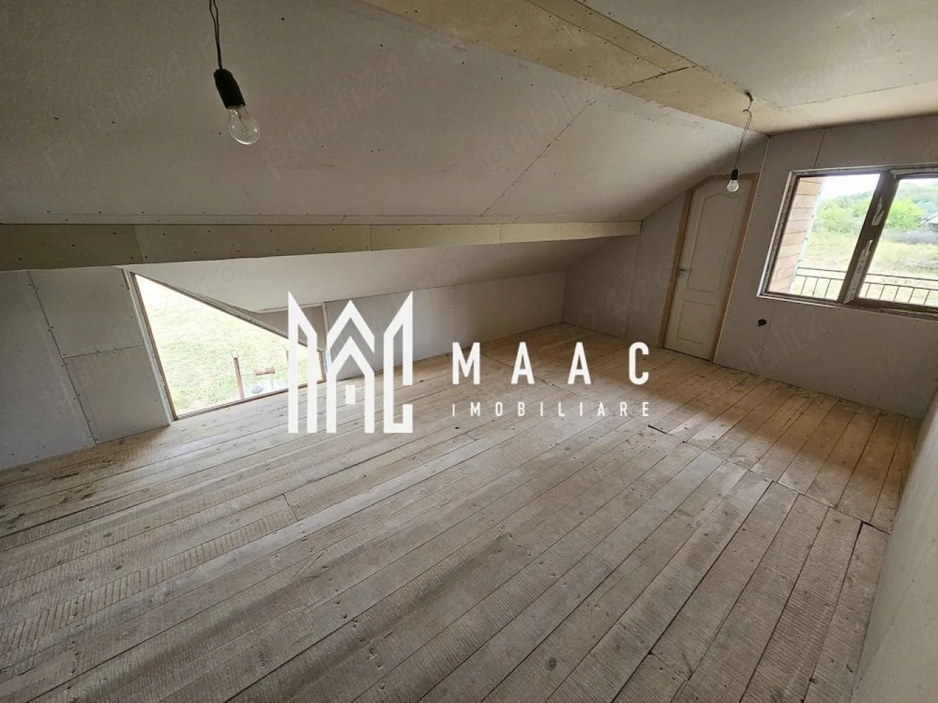 Casa individuala | 4 Camere | Teren 3.850 MP | Baile Govora - MAAC Imobiliare vă propune spre vânzare o casă cu teren generos, situată în Băile Govora, pe strada Tudor Vladimirescu, o zonă potrivită pentru locuire permanentă, casă de vacanță sau investiție imobiliară.

Proprietatea include o casă cu suprafața de aproximativ 150 mp, compartimentată funcțional și adaptată nevoilor unei familii care își dorește spațiu interior bine organizat. Locuința are în componență:
-4 dormitoare
-2 băi
-living
-bucătărie
-cameră tehnică

Casa este dotată cu ferestre și uși termopan Veka, iar utilitățile disponibile oferă confortul necesar pentru utilizare imediată. Proprietatea beneficiază de racordare la gaze, curent și apă.

Terenul aferent are o suprafață de aproximativ 3850 mp, oferind multiple posibilități de amenajare, grădinărit sau exploatare în scop rezidențial. În spatele casei se află o livadă de pomi fructiferi și o fântână, elemente care adaugă valoare proprietății și creează un cadru natural plăcut.

Pentru a programa o vizionare, vă rugăm să menționați la telefon numărul CP3060689.