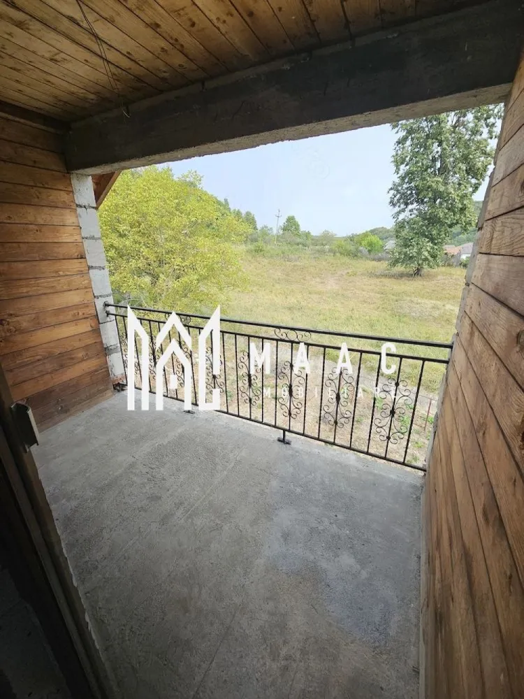 Casa individuala | 4 Camere | Teren 3.850 MP | Baile Govora - MAAC Imobiliare vă propune spre vânzare o casă cu teren generos, situată în Băile Govora, pe strada Tudor Vladimirescu, o zonă potrivită pentru locuire permanentă, casă de vacanță sau investiție imobiliară.

Proprietatea include o casă cu suprafața de aproximativ 150 mp, compartimentată funcțional și adaptată nevoilor unei familii care își dorește spațiu interior bine organizat. Locuința are în componență:
-4 dormitoare
-2 băi
-living
-bucătărie
-cameră tehnică

Casa este dotată cu ferestre și uși termopan Veka, iar utilitățile disponibile oferă confortul necesar pentru utilizare imediată. Proprietatea beneficiază de racordare la gaze, curent și apă.

Terenul aferent are o suprafață de aproximativ 3850 mp, oferind multiple posibilități de amenajare, grădinărit sau exploatare în scop rezidențial. În spatele casei se află o livadă de pomi fructiferi și o fântână, elemente care adaugă valoare proprietății și creează un cadru natural plăcut.

Pentru a programa o vizionare, vă rugăm să menționați la telefon numărul CP3060689.