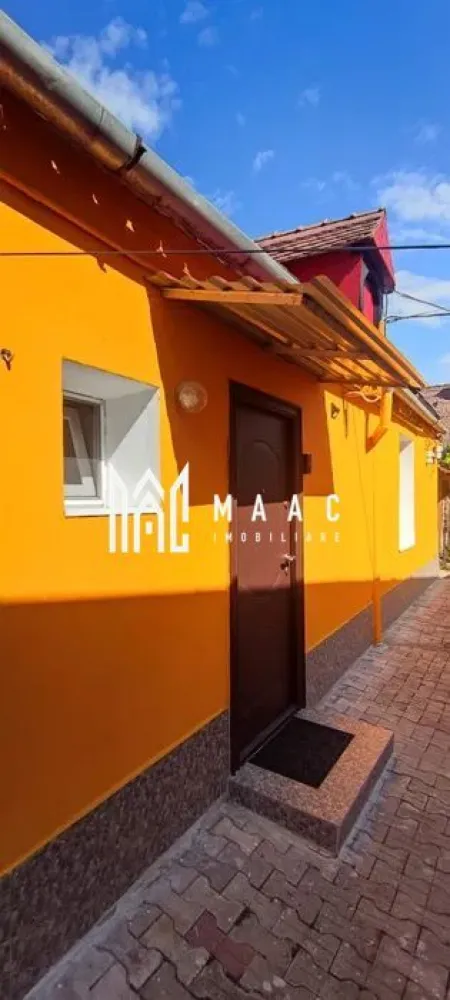 Casa 1 camera | Gradina 120 MP | Renovata | Lazaret - MAAC Imobiliare vă prezintă spre vânzare o casă cochetă cu 1 camera situată în cartierul Lazaret.

Caracteristici:
Suprafață utilă: 30 mp
An construcție: 1980
Renovată complet în anul 2022
Curte comună cu încă 2 vecini
Grădină proprie generoasă de 120 mp.

Compartimentare:
Cameră luminoasă
Bucătărie separată
Baie dotată cu cabină de duș
Pod, ideal pentru depozitare impartit pe jumatate.

Dotări și finisaje:
Centrală termică proprie cu calorifere

Avantaje:
Grădină proprie de 120 mp
Acces facil către magazine, mijloace de transport și alte puncte de interes
Ideală pentru locuință proprie sau investiție.

Pentru mai multe detalii precizati telefonic ca ati vazut anuntul cu ID: CP3060508