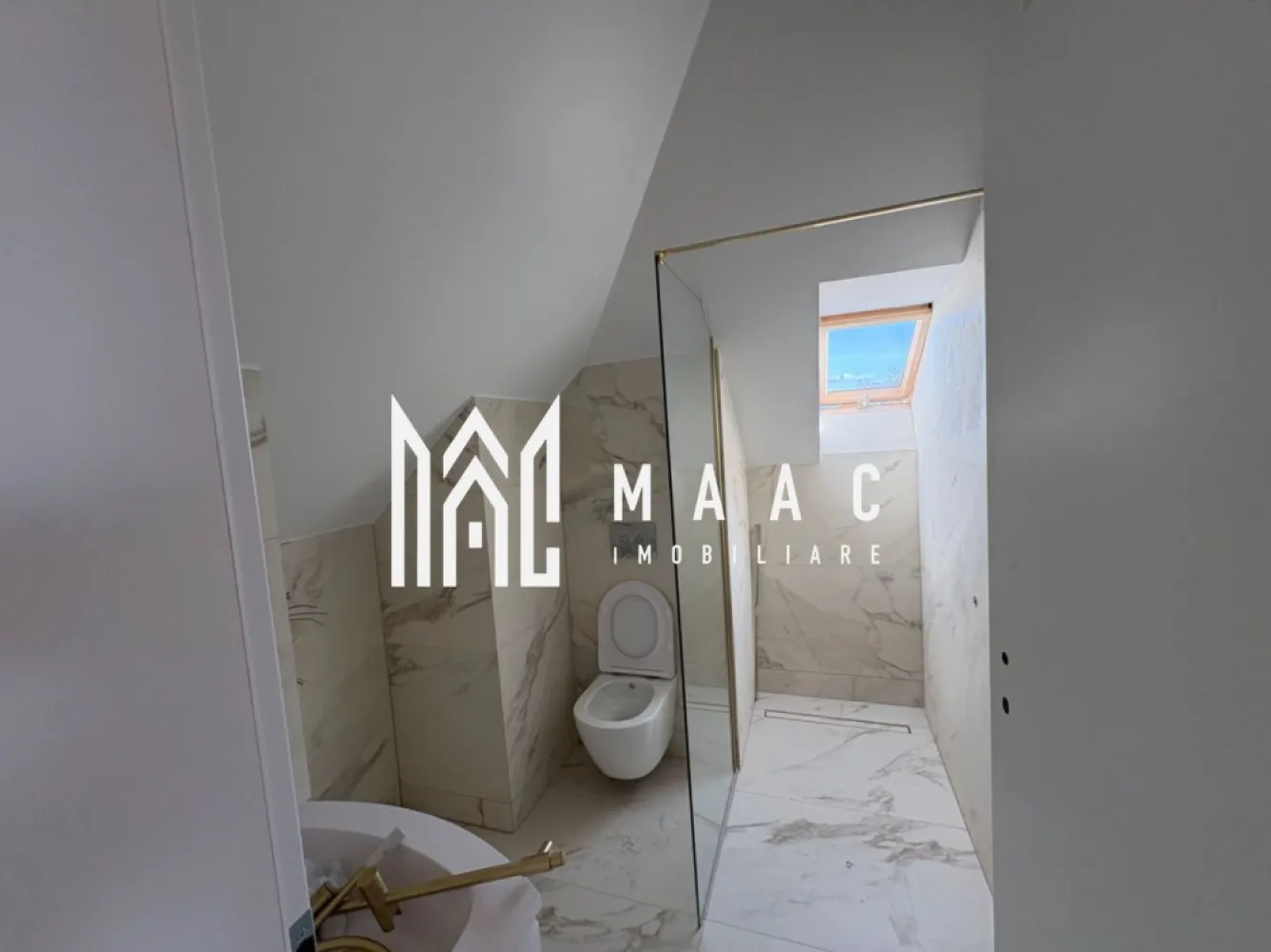 Apartament 2 camere I La casa I Ștefan cel Mare - MAAC Imobiliare va propune spre închiriere un Apartament cochet situat la etajul unei case in zona Stefan cel Mare aproape de Politie,facultatea de medicina si de spitalul judetean
Apartamentul este nou ,compus din living cu bucatarie ,dormitor ,baie 

Pentru mai multe detalii precizati ca ati vazut anuntul cu ID CP3058185