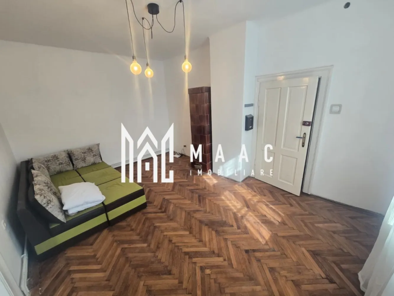 Apartament la casa cu 3 camere si curte Strada Bucegi - Agentia imobiliara Maac va propune spre inchiriere apartament la casa cu 3 camere si curte de 250 mp situat in zona 3 Stejari strada Bucegi .

Apartamentul este situat la parterul casei si are o suprafata de 75 mp .

Avantaje: 

- se poate inchiria mobilat sau dupa cum se vede in poze
- curte privata 250 mp
- pivnita 
- incalzire centrala proprie si calorifere
- zona linistita si usor accesibila 
- 3 camere mari si luminoase
- baie cu geam de aerisire

Pentru mai multe detalii va rog sa specificati CP3056297 la telefon .