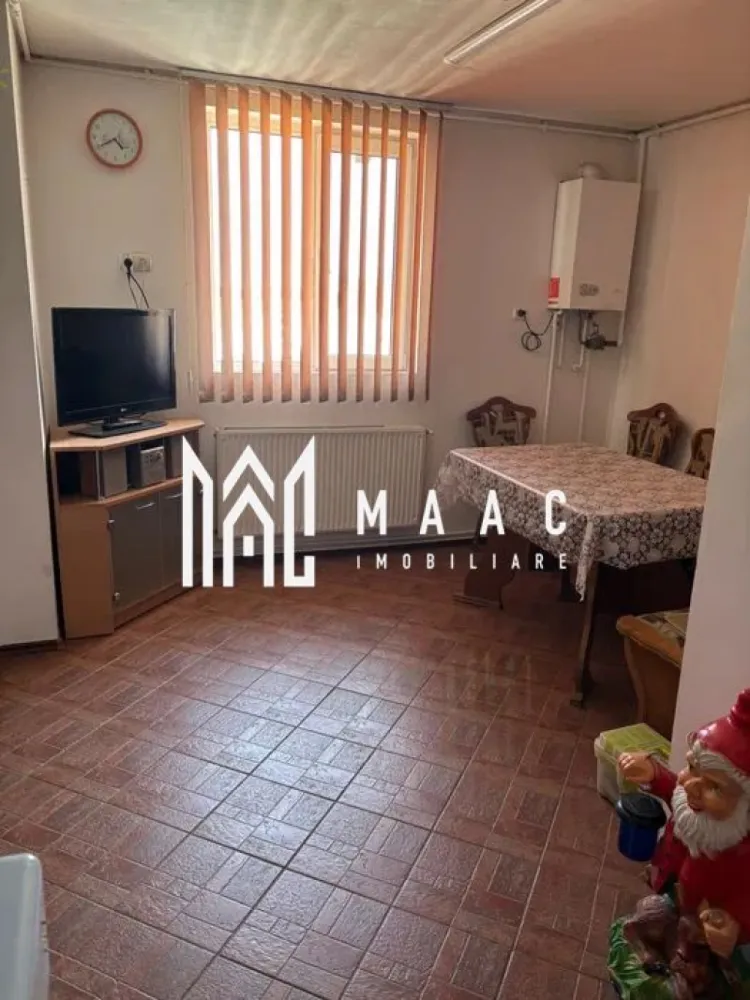 Apartament 3 camere | 54 MP | Decomandat | Mobilat | Lazaret - MAAC Imobiliare vă prezintă spre vânzare un apartament, situat la etajul 5/5, ideal pentru locuință sau investiție, în Sibiu.

Caracteristici:
Apartament cu o suprafață utilă de 54 mp.
Compartimentare decomandată.
Situat la etajul 5 din 5.
Mansardă pe un singur nivel, intabulată.
Construcție realizată ulterior, în anul 2007.

Compartimentare:
Living spațios cu bucătărie open space.
Cămară pentru depozitare.
Două dormitoare confortabile.
Baie.

Spații suplimentare:
Pod cu suprafață egală cu cea a apartamentului.
Acces direct în pod din interiorul locuinței.
Posibilitate de extindere și amenajare a încă două camere și o baie, datorită suprafeței.

Avantaje locație:
Aproape de magazine, școli și mijloace de transport.

Pentru mai multe detalii precizati telefonic ca ati vazut anuntul cu ID: CP3055390