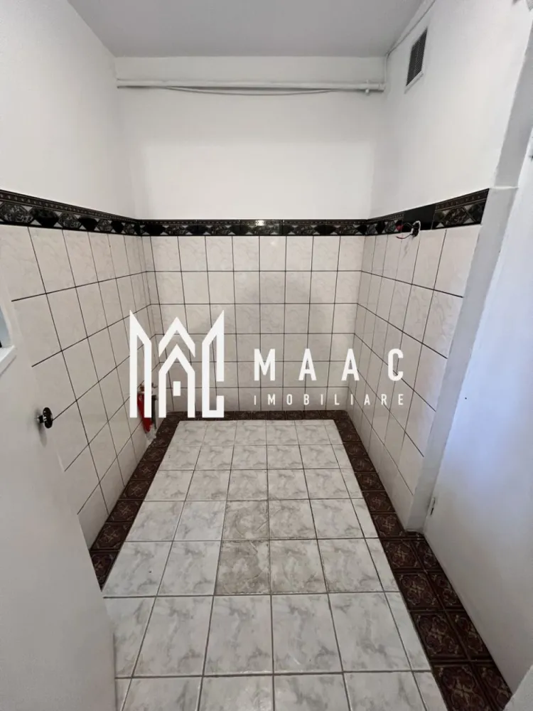 Garsoniera | Etaj 3 | Pretabil investitie | Zona Lazaret - MAAC Imobiliare vă prezintă spre vânzare o garsonieră renovată, situată la etajul 3 al unui imobil P+4+M, în zona Lazaret.

Caracteristici:
Garsonieră cu 1 cameră.
Suprafață utilă 22 mp.
Situată la etajul 3 într-un imobil bine întreținut.
Locuință renovată, ideală pentru mutare imediată sau investiție.

Compartimentare:
Cameră.
Bucătărie separată.
Baie.

Îmbunătățiri și finisaje:
Gresie și faianță.
Izolație exterioară a imobilului.
Ușă metalică la intrare.
Geamuri termopan cu tâmplărie PVC.
Centrală termică proprie.
Cablu TV și acces la internet prin fibră optică.

Avantaje locație
Zonă bine conectată, cu acces rapid către centru și puncte de interes.
Aproape de magazine, mijloace de transport și alte facilități.

entru mai multe detalii precizati telefonic ca ati vazut anuntul cu ID: CP3054525
