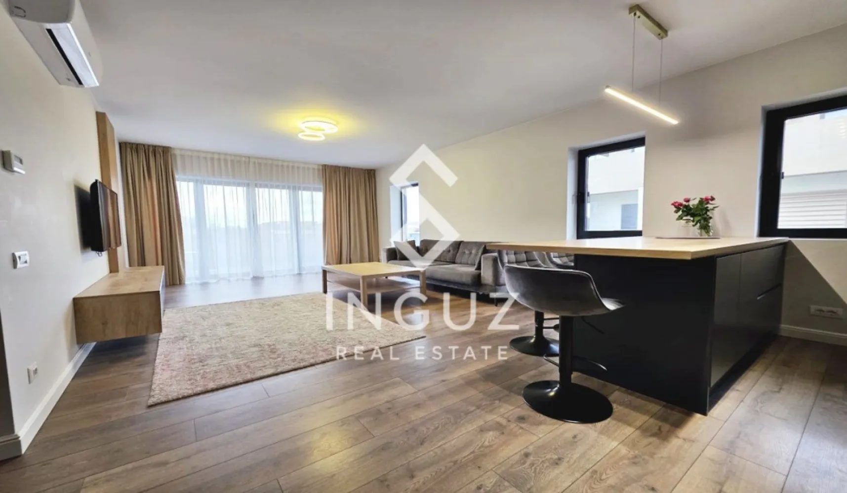 Apartament 3 camere de închiriat – Cortina North | Parcare inclusă | P - Apartament 3 camere de închiriat – Cortina North | Parcare inclusă | Premium

Se oferă spre închiriere un apartament modern de 3 camere, situat în complexul rezidențial Cortina North, una dintre cele mai apreciate zone din nordul capitalei.

Apartamentul dispune de o suprafață generoasă de 77.5 mp utili, fiind ideal pentru cei care caută confort, spațiu și facilități premium.

Detalii proprietate:

3 camere
Suprafață utilă: 77.5 mp
Dormitor matrimonial cu baie proprie (cadă)
Baie secundară cu cabină de duș
Bucătărie închisă
Complet mobilat și utilat
Loc de parcare subteran inclus

Facilități complex Cortina North:

Bazin semi-olimpic
Zonă fitness & wellness
Pistă de alergare
Spații comerciale în dezvoltare
Securitate 24/7 (pază, supraveghere video, acces controlat)
Peste 10.000 mp de spații verzi
Acces rapid către principalele puncte de interes din nordul Bucureștiului

Disponibil imediat

Preț: 1300 € / lună (TVA inclus)
Comision agenție: 50% din prima lună