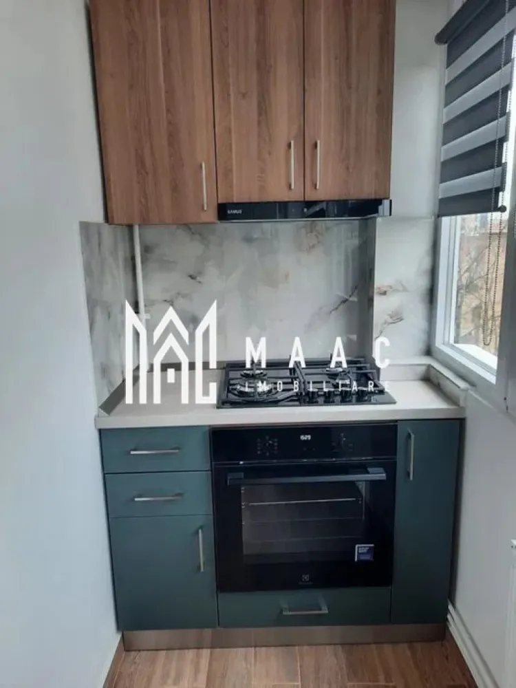 Apartament 2 camere I Etaj 1 I 55MP I Decomandat - MAAC Imobiliare vă propune spre închiriere un apartament cu 2 camere situat la etajul 1 al unui imobil din zona Calea dumbravii.
O zonă cu acces facil către principalele puncte de interes ale orașului.

Apartamentul este complet mobilat și utilat, fiind pregătit pentru mutare imediată, și beneficiază de interfon

Compartimentare:
-living
-bucătărie mobilata
-1 dormitor,
-1 baie , (cabina de dus)
-balcon inchis

Dotări:
-mașină de spălat
-masina de spalat vase
-aragaz
-frigider
-Combina frigorifica
-centrală proprie
-hotă
-cuptor microunde

Condiții de închiriere:
-nu se acceptă animale de companie
-nu se acceptă fumători
-perioadă minimă de închiriere de 12 luni
-disponibil imediat
-se percepe garanție în cuantumul unei chirii lunare

Pentru mai multe detalii, vă rugăm să menționați: CP3007254 la telefon.