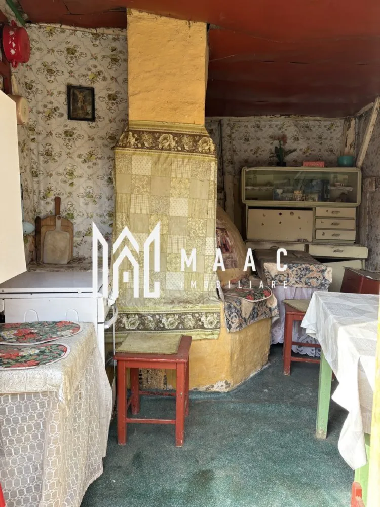 Casa 2 Corpuri | 974MP Teren | Armeni - MAAC Imobiliare vă propune spre vânzare o proprietate compusă din casă și teren, situată în sat Armeni, comuna Loamneș, ideală pentru locuit sau pentru investiție în mediul rural.

Proprietatea dispune de un teren generos de 974 mp și include mai multe construcții, oferind spațiu și funcționalitate pentru diverse utilizări.

Caracteristici proprietate
Suprafață teren: 974 mp
2 imobile separate:
Primul imobil: 3 camere
Al doilea imobil: 2 camere
Bucătărie de vară cu cuptor de pâine
Pivniță
Șură și șopru
Grădină situată în spatele șurii
Utilități
Racordată la utilități
Apă și canalizare la poartă
Gaz si curent racordate la proprietate 
Avantaje
Teren generos, ideal pentru gospodărie sau relaxare
Multiple construcții existente, cu potențial de amenajare
Zonă liniștită, specifică mediului rural
Potrivită pentru locuință, casă de vacanță sau investiție

Proprietatea oferă spațiu și flexibilitate, fiind potrivită pentru cei care caută liniște și posibilitatea de a dezvolta o gospodărie completă.

Pentru mai multe detalii și programarea unei vizionări, vă rugăm să ne contactați menționând ID: CP3013420