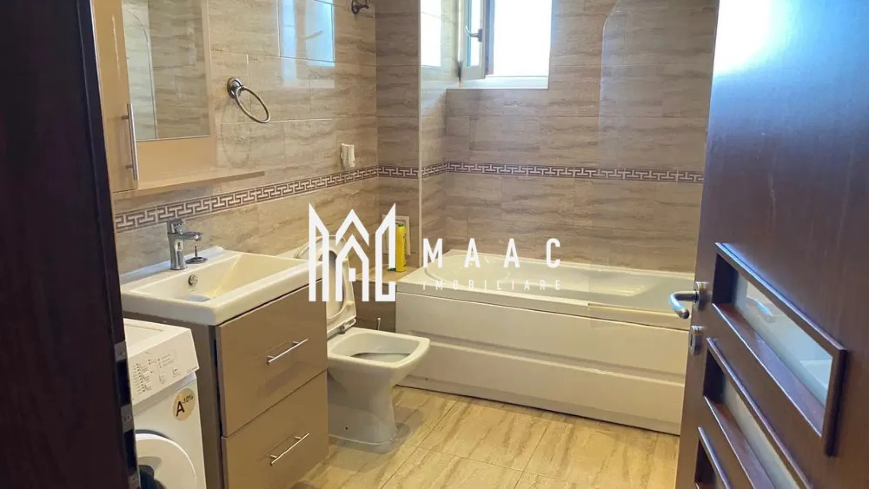 Apartament 2 camere | Etaj 3 | Balcon | Selimbar - MAAC Imobiliare vă prezintă spre vânzare un apartament cu 2 camere, ideal pentru locuință sau investiție, situat în Selimbar. 

Caracteristici:
Apartament cu 2 camere decomandate.
Suprafață utilă de 49 mp.
Construcție anul 2017.
Imobil cu regim redus de înălțime, doar 10 apartamente în total.
Loc de parcare inclus.

Compartimentare:
Hol de acces.
Living luminos.
Dormitor.
Bucătărie.
Baie.
Balcon deschis de aproximativ 7 mp.

Dotări și confort:
Centrală termică proprie.
Încălzire prin calorifere.
Acces direct în pod din interiorul apartamentului.

Spații suplimentare:
Pod cu posibilitate de extindere pe suprafața apartamentului, ideal pentru depozitare.

Mobilare și utilare:
Apartamentul se vinde complet mobilat, conform fotografiilor.
Gata pentru mutare imediată.

Avantaje locație:
Acces facil către principalele puncte de interes.
Zonă bine conectată, cu magazine, transport și servicii în apropiere.

Pentru mai multe detalii precizati telefonic ca ati vazut anuntul cu ID: CP3052220