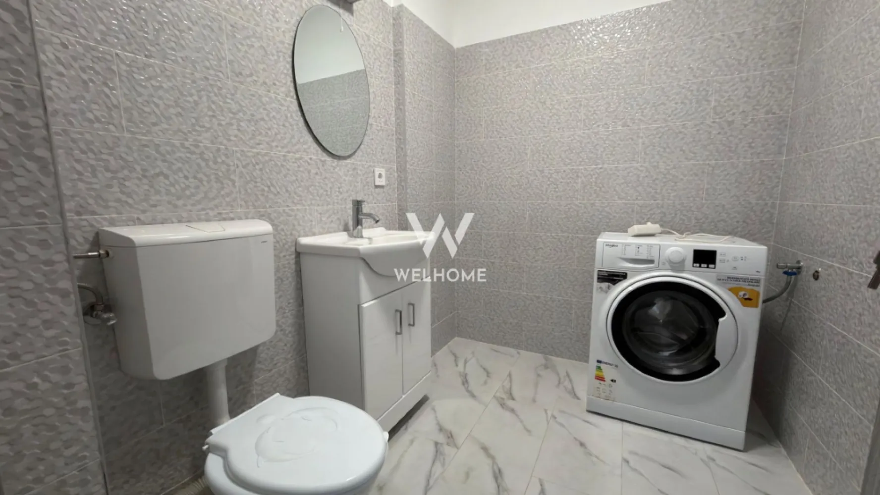 Apartament 3 camere modern - ansamblul Henri Coanda - Apartament 3 camere cu bucatarie separata - zona Henri Coanda, Sibiu

Suprafata utila: 63 mp
Apartamentul se afla la etajul 3 al unui bloc cu lift.
Compartimentat astfel: hol acces, living, bucatarie, dormitor mare, dormitor mic(nemobilat), 2 bai, 2 balcoane.
Situat intr-o zona buna cu acces facil la shopping city, magazine, scoli, mijloace de transport, supermarket etc.
Detine un loc de parcare.
Perioada minima inchiriere 12 luni.
Nu se accepta animale de companie.

Chirie lunara: 400 Euro + garantie
Se perecepe comision client 50% din prima chirie
Telefon: 0747.639.802