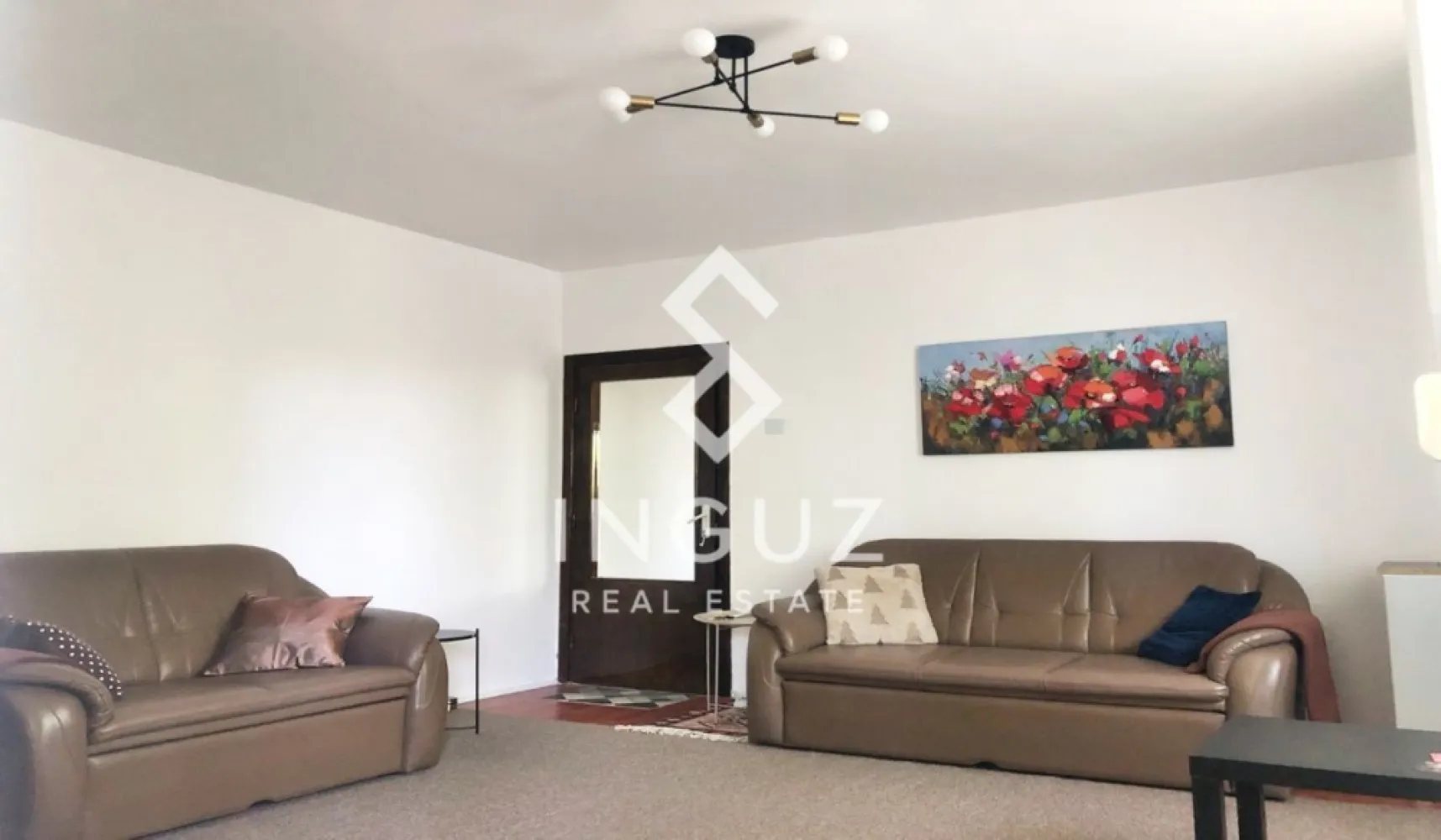 Apartament 2 camere de închiriat – Colentina / Pantelimon | Prima înch - Apartament 2 camere de închiriat – Colentina / Pantelimon | Prima închiriere

Se oferă spre închiriere un apartament de 2 camere, situat în Sector 2, zona Colentina – Pantelimon, în apropiere de Mega Mall.

Apartamentul are o suprafață de 50 mp, este amplasat la etajul 1 într-un imobil construit în 2002 și se află la prima închiriere, fiind foarte curat și proaspăt zugrăvit.

Detalii proprietate:

2 camere
Suprafață: 50 mp
Etaj: 1
Compartimentare semidecomandată
Centrală de scară (nu RADET)
Zonă liniștită

Dotări:

Mobilier nou
Pat matrimonial
2 canapele (una extensibilă)
Aragaz + hotă
Mașină de spălat
Frigider cu congelator
Aspirator

Condiții:

Persoane nefumătoare
Se solicită seriozitate și păstrarea curățeniei

Disponibil imediat