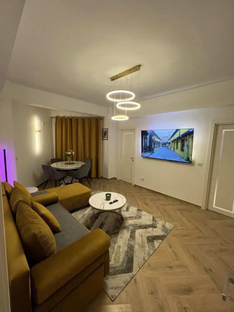 Ag BRASADAS închiriază ap 2 cam Et 2 LUX Centrul Vechi. - Agenția BRASADAS închiriază apartament recent renovat, finalizat acum o săptămâna, cu centrala noua pe condensare, toate necesitățile oferite. Capacitate 4 persoane , canapea extensibila in sufragerie și pat 180x200 în dormitor.Totul este de înaltă calitate și alese cu gust pentru a oferi un confort deplin chiar în inima capitalei , în centrul istoric pe strada Gabroveni 61, cu vedere în spatele blocului, lipsit de gălăgia din centrul vechi. Închiriez pe perioade de scurtă durată, cu utilitățile incluse în pret!! Se percepe garanție și plata lunii în avans. Prețul este pentru o perioada de o lună și repet, cu toate utilitățile incluse în pret!
Pentru mai multe oferte accesați www.brasadas.com.