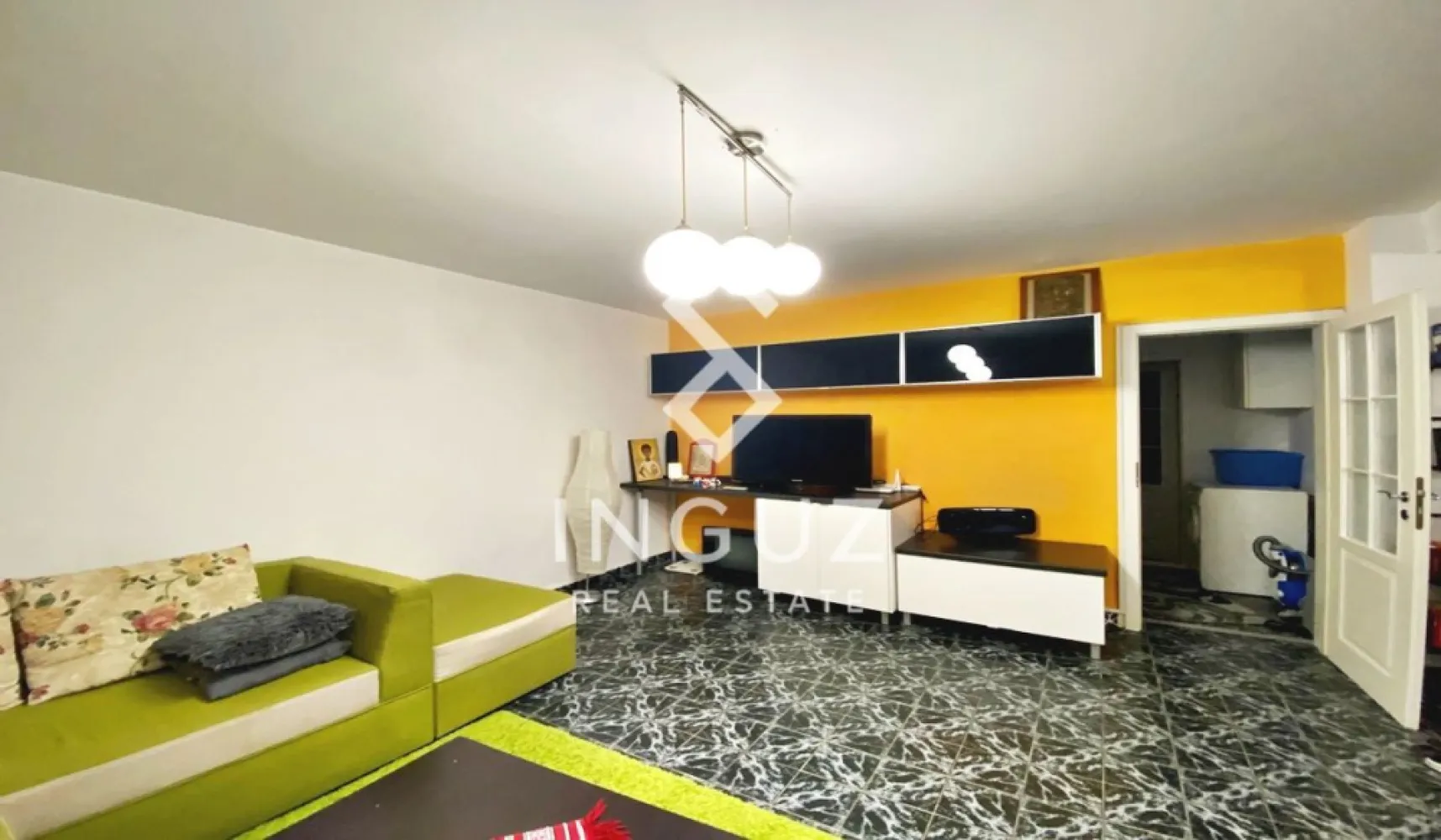 Apartament 2 camere de închiriat – Bulevardul Decebal | Locație premiu - Apartament 2 camere de închiriat – Bulevardul Decebal | Locație premium

Se oferă spre închiriere un apartament cu 2 camere, situat pe Bulevardul Decebal, într-una dintre cele mai căutate zone din București.

Apartamentul este decomandat, spațios și bine întreținut, ideal pentru locuire confortabilă într-o zonă centrală și foarte bine conectată.

Detalii proprietate:

2 camere decomandate
Suprafață utilă: 60 mp
Etaj: 1 / 4
Bloc izolat termic
Zonă: Decebal

Dotări:

Complet mobilat și utilat
Renovare recentă (august anul trecut)
Apartament curat și pregătit pentru mutare

Avantaje:

Localizare premium – Bulevardul Decebal
Acces rapid la transport, restaurante și facilități urbane
Bloc izolat termic și bine întreținut

Disponibil imediat
Preț: 550 € / lună