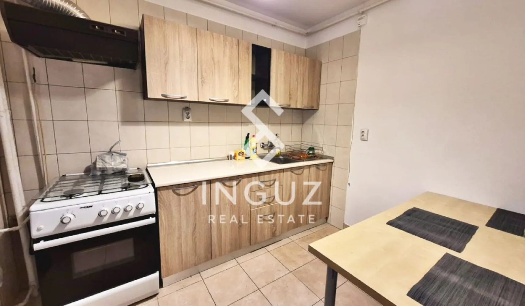Apartment for Rent – 3 Rooms | Decebal Boulevard | Spacious | Prime Lo - Apartment for Rent – 3 Rooms | Decebal Boulevard | Spacious | Prime Location

Price: 750 € / month

Spacious 3-room apartment located on Bulevardul Decebal, one of the most sought-after central areas in Bucharest, known for its restaurants, cafes, services, and excellent connectivity.

Property Details
3 rooms, decomposed layout (fully separated rooms)
Usable area: 90 m²
Floor: 1
Street-facing position (stradal)
2 bathrooms
3 balconies
Construction period: 1990–2000
Features
Very spacious and well-distributed rooms
Bright apartment with good natural light
Furnished kitchen
Washing machine included
Air conditioning installed
Unfurnished – ideal for personal furnishing
Well-maintained building in a central residential block
Location Advantages
Directly on Decebal Boulevard
One of the most active and desirable areas in Bucharest
Close to restaurants, cafes, supermarkets, and daily services
Quick access to metro and public transport
Easy connection to city center and business districts
Ideal For

Suitable for tenants looking for a large, central apartment with comfort, space, and excellent urban connectivity.

Terms
Rent: 750 € / month
Guarantee: 1 month rent
Commission: 50% of one month’s rent