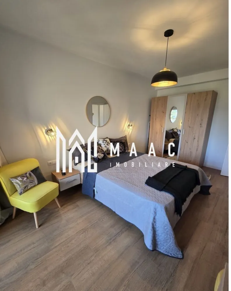 Apartament 2 Camere I Sibiu I DaVinci | Mobilat si Utilat - MAAC Imobiliare propune spre vânzare un apartament modern cu 2 camere, situat în cartierul DaVinci din Sibiu, una dintre cele mai căutate zone rezidențiale, cu cerere ridicată pentru închiriere.

Proprietatea reprezintă o oportunitate excelentă atât pentru locuit, cât și pentru investiție, având potențial foarte bun de închiriere datorită poziționării, calității construcției și dotărilor premium. Apartamentul se vinde complet mobilat și utilat, fiind pregătit pentru mutare sau închiriere imediată.

Caracteristici generale:
Suprafață utilă: 50 mp
Compartimentare: decomandat
Etaj: parter din 2
Imobil tip vilă, construcție din cărămidă
An construcție: 2025
Apartament intabulat
Loc de parcare inclus

Compartimentare:
Dormitor
Living cu bucătărie open space
Baie
Hol
2 terase cu pardoseală din granit și balustrade din sticlă
Balcon de 7 mp
Orientare sudică – apartament luminos

Dotări și finisaje:
Centrală termică proprie
Încălzire în pardoseală
Parchet, gresie, faianță de calitate
Terase amenajate cu granit
Storuri electrice exterioare
Videointerfon
Instalații sanitare moderne
Electrocasnice noi
Complet mobilat și utilat

Avantaje investiționale:
Zonă cu cerere ridicată pentru închiriere
Cartier modern, foarte căutat în Sibiu
Posibilitate de închiriere imediată fără investiții suplimentare
Randament atractiv datorită poziționării și dotărilor
Ideal pentru închiriere pe termen lung sau regim hotelier

Avantaje locație – DaVinci Sibiu:
Spații verzi generoase
Aer curat și liniște
Zonă rezidențială în plină dezvoltare
Acces facil către oraș

Apartament de vânzare în Sibiu, ideal pentru cumpărători care caută siguranță, confort și o investiție imobiliară profitabilă.

Pentru mai multe informații sau pentru programarea unei vizionări, vă rugăm să ne contactați și să menționați ID-ul proprietății: CP3062432.