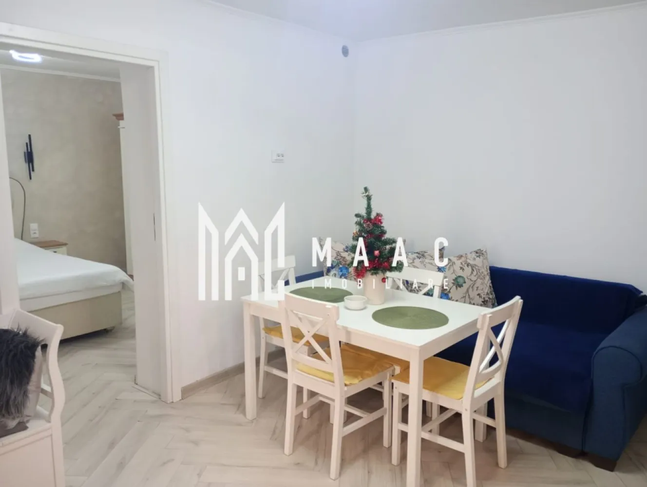 Imobil 2 unități | 65 MPU | Intrări separate | Centrul Sibiului - MAAC Imobiliare va propune spre vanzare imobil situat în zona centrală a orașului Sibiu, ideal atât pentru locuință, cât și pentru investiție.

Proprietatea este compusă din două apartamente, suprafață utilă de 65 mp, cu intrări separate și utilități individuale, oferind astfel independență totală între unități.

Compartimentarea este practică și permite utilizarea eficientă a spațiului, iar datorită poziționării excelente în centrul orașului, apartamentele sunt pretabile pentru regim hotelier, fiind o oportunitate foarte bună pentru cei interesați de investiții în domeniul turistic.

Imobilele se vând exact ca în poze, complet mobilate și utilate (dacă este cazul), fără necesitatea unor investiții suplimentare imediate.

Avantaje:

Zonă centrală, cu acces facil la puncte de interes
Două unități locative independente
Utilități separate
Potențial ridicat pentru închiriere în regim hotelier
Gata de utilizare / închiriere

Pentru mai multe detalii precizati telefonic ca ati vazut anuntul cu ID : CP2903532.
