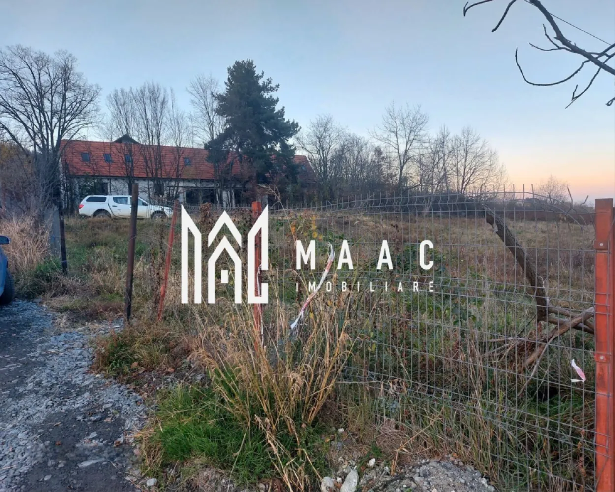 Teren Intravilan | 507MP | Urbanism| Acces auto Cisnădioara - MAAC Imobiliare vă propune spre vânzare un teren ideal pentru construcție, situat la șosea, într-o zonă cu panoramă superbă spre munți și spre Cetatea Cisnadioarei.

Suprafață: 507 mp
Deschidere: dublă, la 2 străzi – 17 ml și 27 ml

Acte disponibile:

Extras de carte funciară

Certificat de urbanism

Utilități disponibile: gaz, apă, canalizare, curent – toate la limită de proprietate.

Terenul este ideal pentru construcția unei locuințe individuale, a unei case de vacanță sau ca investiție pe termen lung, datorită poziționării sale strategice într-o zonă în plină dezvoltare și cu acces facil. 

Pentru detalii suplimentare și programarea unei vizionări, nu ezitați să ne contactați specificând ID anunț: CP2777798

MAAC Imobiliare – expertul tău în investiții imobiliare .