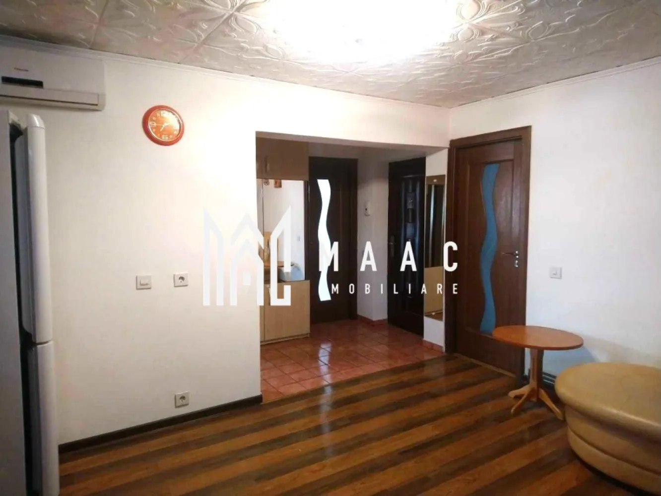 Apartament 3 camere | Decomandat I Trei Stejari - MAAC Imobiliare vă propune spre închiriere un apartament de 3 camere decomandat amplasat în zona Trei Stejari.
Locuința este situată la etajul 4, are suprafața utilă de 70mp și este alcătuită din sufragerie, 2 dormitoare, bucătărie, grup sanitar, hol și balcon.
Imobilul se predă complet mobilat și utilat.
 
Se percepe o chirie în avans și o garanție în cuantumul unei chirii lunare. Se închiriaza pe o perioadă de minim 12 luni.
Nu se acceptă animale de companie și fumători.
Disponibilitate imediată

Pentru mai multe detalii, vă rugăm specificați ID: CP2787117