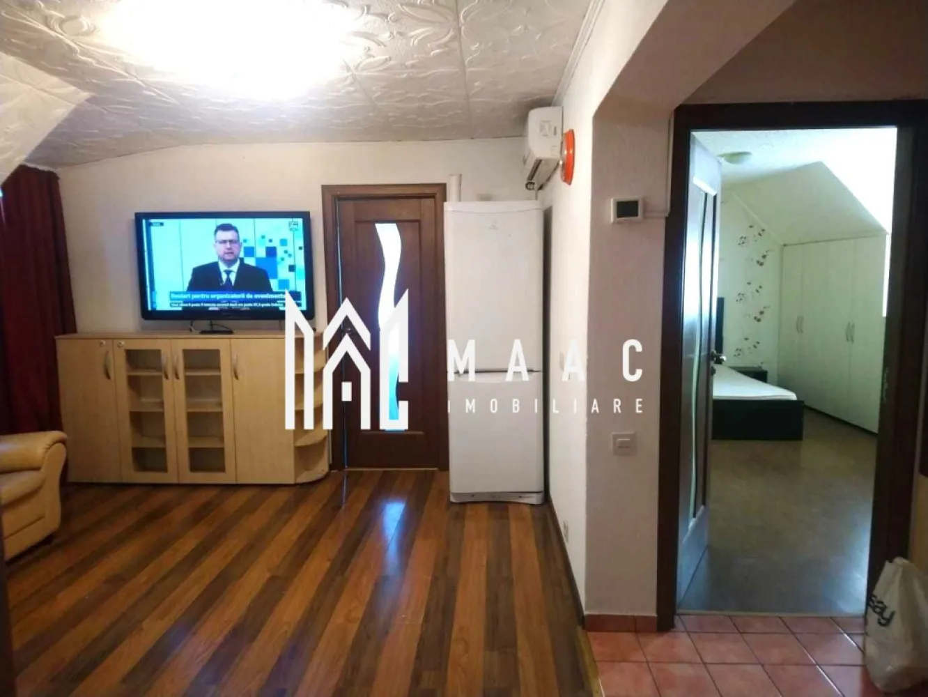 Apartament 3 camere | Decomandat I Trei Stejari - MAAC Imobiliare vă propune spre închiriere un apartament de 3 camere decomandat amplasat în zona Trei Stejari.
Locuința este situată la etajul 4, are suprafața utilă de 70mp și este alcătuită din sufragerie, 2 dormitoare, bucătărie, grup sanitar, hol și balcon.
Imobilul se predă complet mobilat și utilat.
 
Se percepe o chirie în avans și o garanție în cuantumul unei chirii lunare. Se închiriaza pe o perioadă de minim 12 luni.
Nu se acceptă animale de companie și fumători.
Disponibilitate imediată

Pentru mai multe detalii, vă rugăm specificați ID: CP2787117