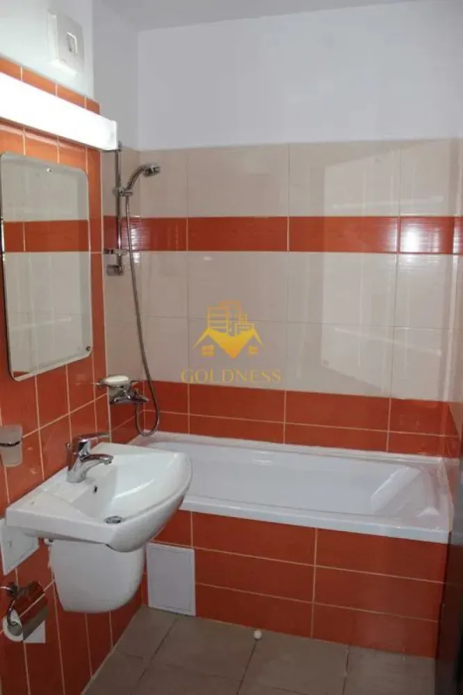 2 camere semidecomandate, balcon, STUDIUM GREEN, Fsega, Iulius Mall - GOLDNESS Imobiliare vă propune spre închiriere un apartament cu 2 camere complet mobilat și utilat, la etajul 6 într-un imobil de 8 etaje, în Cartierul Marasti.
Se poate parca linga Endava.
Se află în apropierea stațiilor de transport în comun, magazine, restaurante, spații verzi, farmacii, etc. 

Apartamentul este compartimentat astfel:
 - dormitor cu pat matrimonial, noptiere
 - living cu dresing, birou, TV
 - bucatarie complet utilată și mobilată, loc de servit masa 
 - baie cu cada, calorifer port prosop și dulap pentru depozitare.
 - balcon de 4 mp.

Imobilul este dotat cu toate cele necesare- centrală proprie, frigider, aragaz, hotă, mașină de spălat haine, etc. 

Dacă sunteți interesați de acest apartament și doriți să îl vizionați, dar și pentru alte oferte nu ezitați să ne contactați telefonic sau prin e-mail. Vă stăm la dispoziție!
Pentru intermediere se percepe un comision de 50% din prețul chiriei!