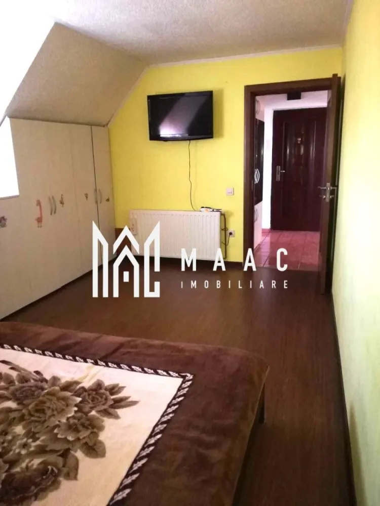 Apartament 3 camere | Decomandat I Trei Stejari - MAAC Imobiliare vă propune spre închiriere un apartament de 3 camere decomandat amplasat în zona Trei Stejari.
Locuința este situată la etajul 4, are suprafața utilă de 70mp și este alcătuită din sufragerie, 2 dormitoare, bucătărie, grup sanitar, hol și balcon.
Imobilul se predă complet mobilat și utilat.
 
Se percepe o chirie în avans și o garanție în cuantumul unei chirii lunare. Se închiriaza pe o perioadă de minim 12 luni.
Nu se acceptă animale de companie și fumători.
Disponibilitate imediată

Pentru mai multe detalii, vă rugăm specificați ID: CP2787117