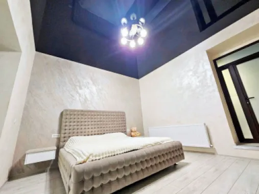De vanzare casa 2 camere, renovata -Piata Centrala, 89.000 euro