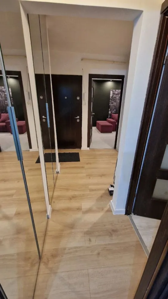 De inchiriat - apartament cu 2 camere, Siderurgistilor Vest , etaj 1 - Se oferă spre închiriere apartament cu 2 camere, complet mobilat și utilat, situat în zona Siderurgiștilor Vest, într-un cartier liniștit și plăcut.
Locuința beneficiază de acces rapid la mijloacele de transport în comun, iar în apropiere se află parcuri, școli și supermarketul Penny, la doar 2 minute de mers pe jos.
Apartamentul este dotat cu:
- mașină de spălat
- televizor
- cuptor cu microunde
- frigider
- aer condiționat (16000 BTU)
- electrocasnice mici
- internet și TV
Se închiriază pe termen lung.
La incheierea contractului de inchiriere chiriasul va achita o chirie, o garantie egala cu o chirie si comisionul agentiei imobiliare.
Pentru mai multe detalii, nu ezitați să mă contactați 0746.252.252 Liliana Ene.