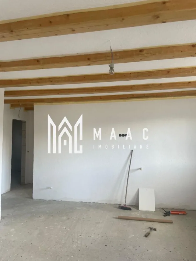 Casă individuală I 240 MPU I Teren 650 MP I Cornețel-Sibiu - MAAC Imobiliare va propune spre vanzare o casă individuală spațioasă, situată în Cornețel, la doar 15 km de Sibiu – ideală pentru cei care își doresc liniște, aer curat și acces rapid către oraș.

Detalii proprietate:

Suprafață utilă: 240 mp
Compartimentare: 4 camere decomandate
3 băi
2 dressing-uri
2 balcoane
Pivniță
Garaj

Teren:

Suprafață teren: 650 mp
Posibilitate extindere teren până la 1500 mp

Stadiu și construcție:

Construcție nouă
Se predă la stadiul de „alb”, exact ca în fotografii
Ideală pentru personalizare după propriul gust

Alte informații:

Toate actele sunt în regulă
Se poate achiziționa și prin credit ipotecar

Această proprietate reprezintă o alegere excelentă pentru o locuință de familie, oferind spațiu generos atât în interior, cât și în exterior.
Pentru mai multe detalii si programarea unei vizionari va rugam sa specificati ID: CP3062621.